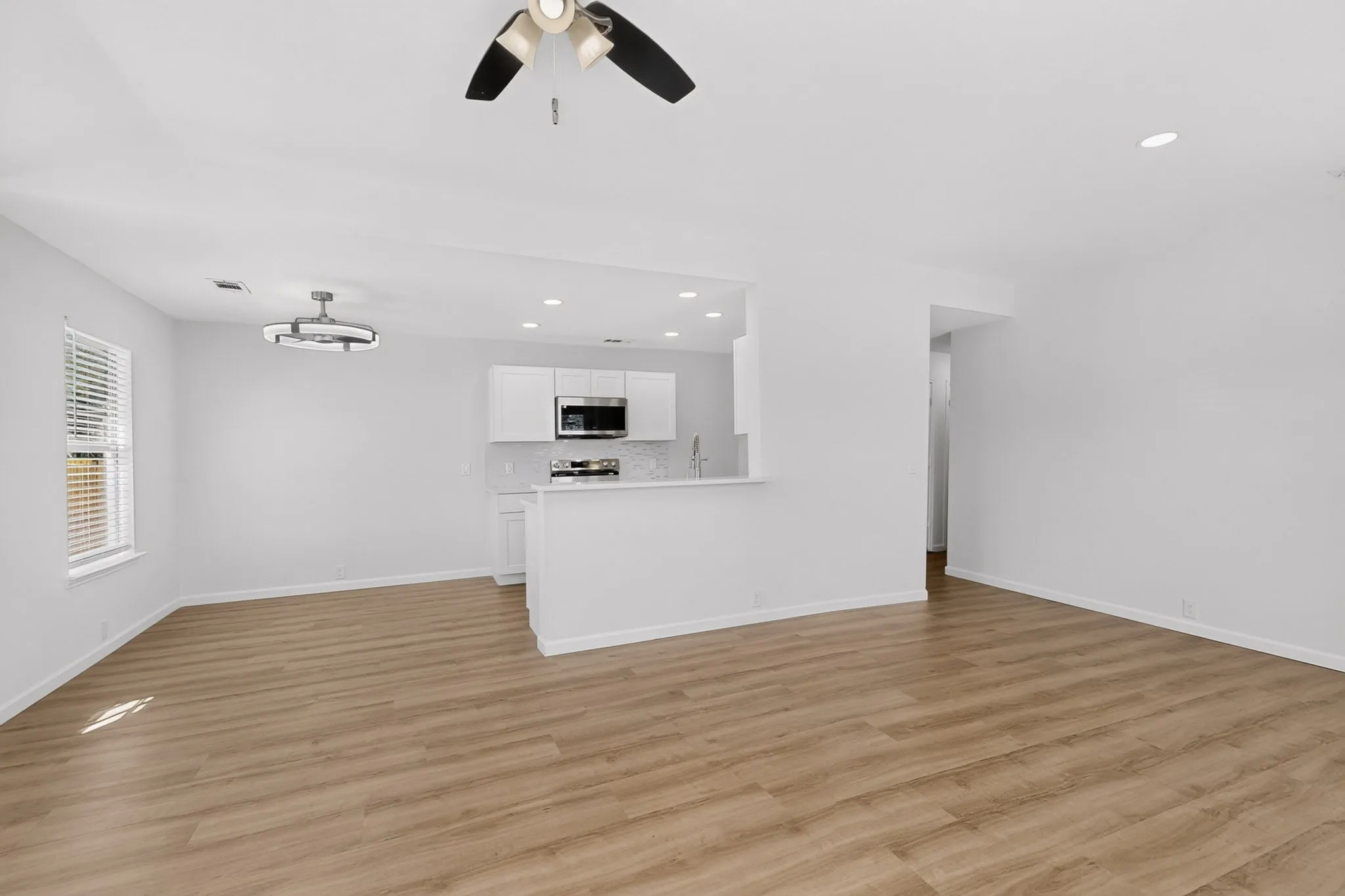 Single Family Residence For Sale in Denton County , 8924 Wagon Trail, Cross Roads, Texas 76227, 3 Bedroom, 2 Bathroom, 2 Garage spaces, 1,378 Sqft, built in 2004, mls#21377239, Real Estate Agent in Cross Roads, Homes For Sale in Denton county, Homes For Sale in Cross Roads, Realtor in Cross Roads Texas, Real Estate Brokerage Independent Realty Texas, Luminita Cordes Realtor