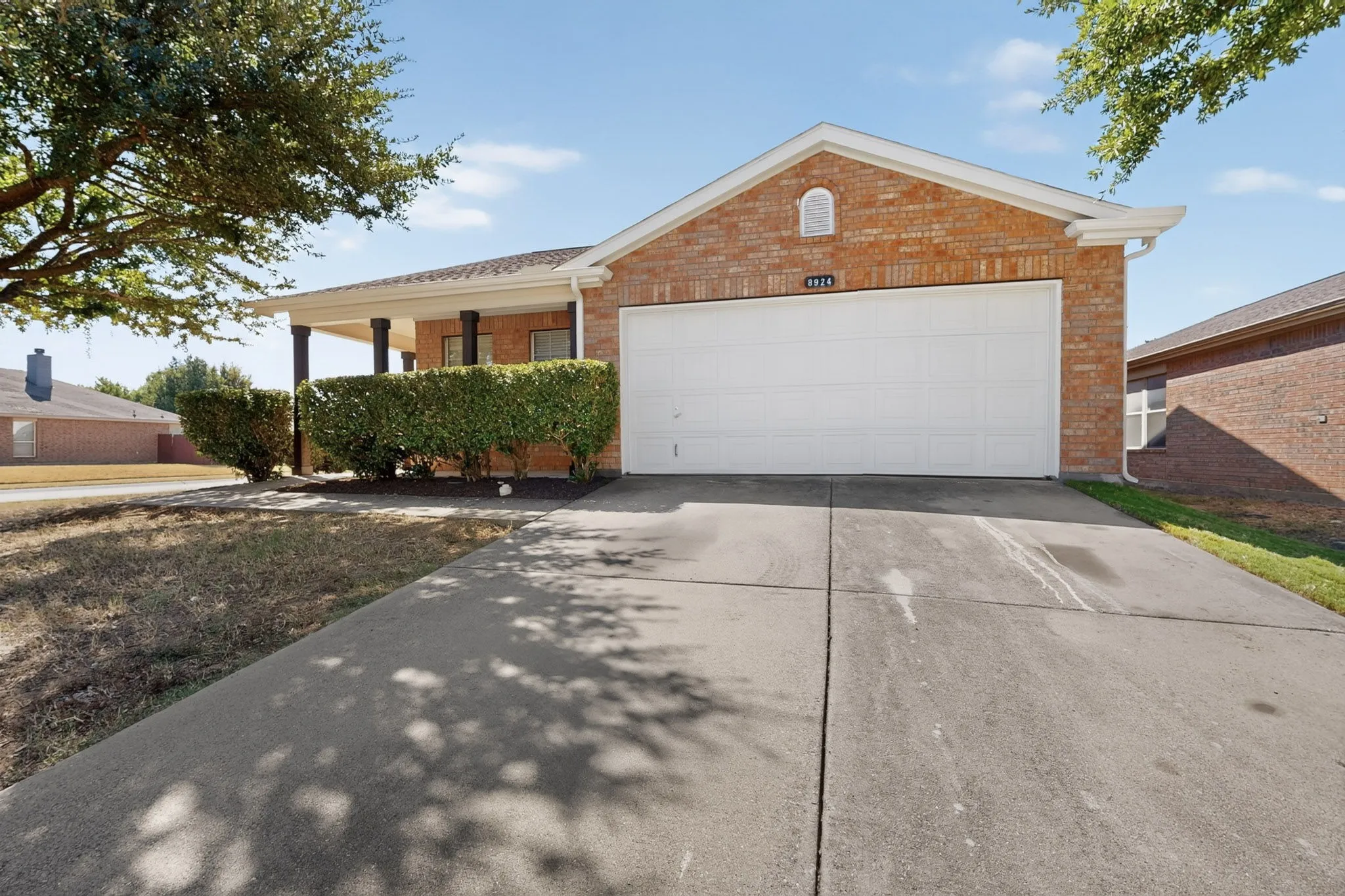 Single Family Residence For Sale in Denton County , 8924 Wagon Trail, Cross Roads, Texas 76227, 3 Bedroom, 2 Bathroom, 2 Garage spaces, 1,378 Sqft, built in 2004, mls#21377239, Real Estate Agent in Cross Roads, Homes For Sale in Denton county, Homes For Sale in Cross Roads, Realtor in Cross Roads Texas, Real Estate Brokerage Independent Realty Texas, Luminita Cordes Realtor