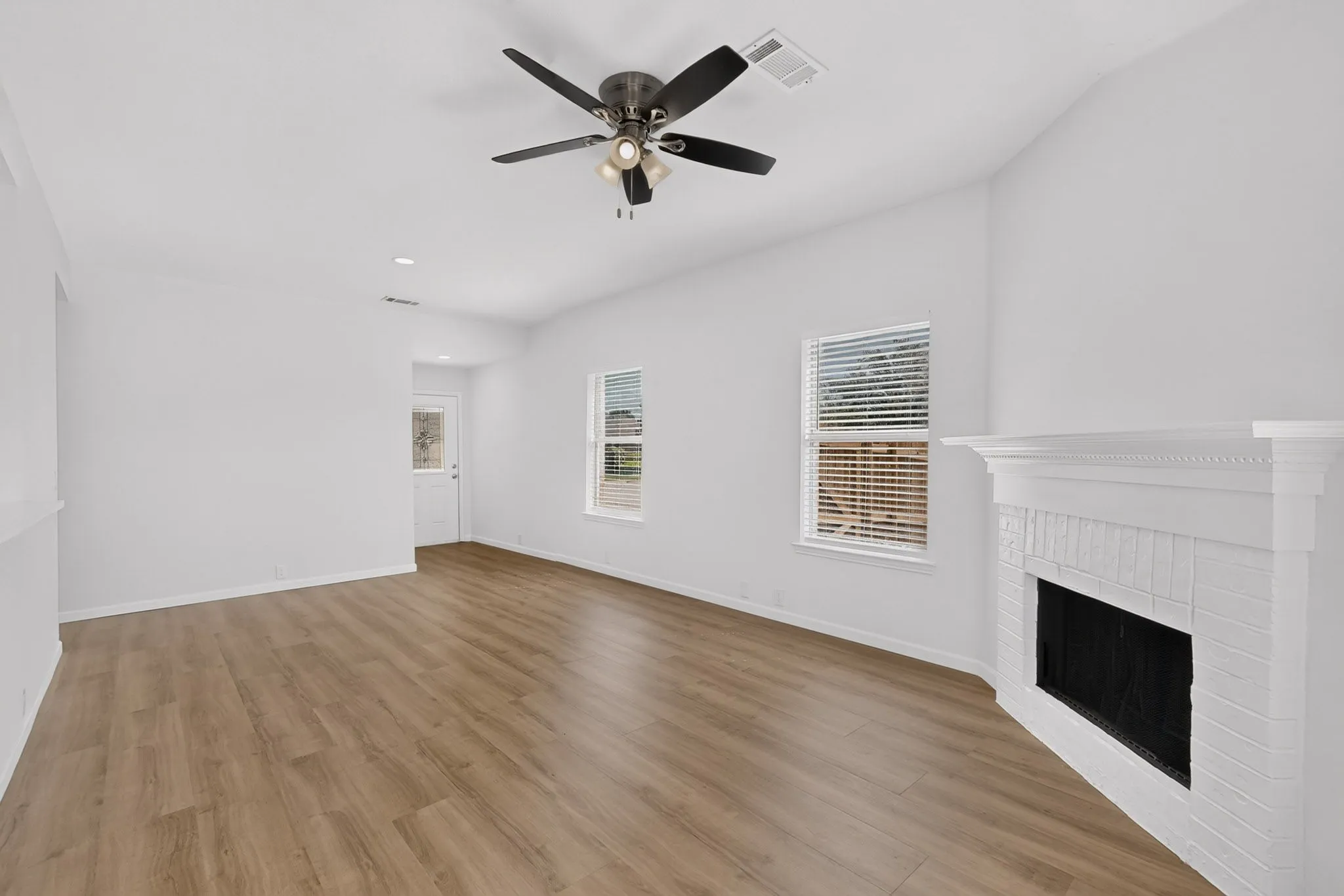 Single Family Residence For Sale in Denton County , 8924 Wagon Trail, Cross Roads, Texas 76227, 3 Bedroom, 2 Bathroom, 2 Garage spaces, 1,378 Sqft, built in 2004, mls#21377239, Real Estate Agent in Cross Roads, Homes For Sale in Denton county, Homes For Sale in Cross Roads, Realtor in Cross Roads Texas, Real Estate Brokerage Independent Realty Texas, Luminita Cordes Realtor