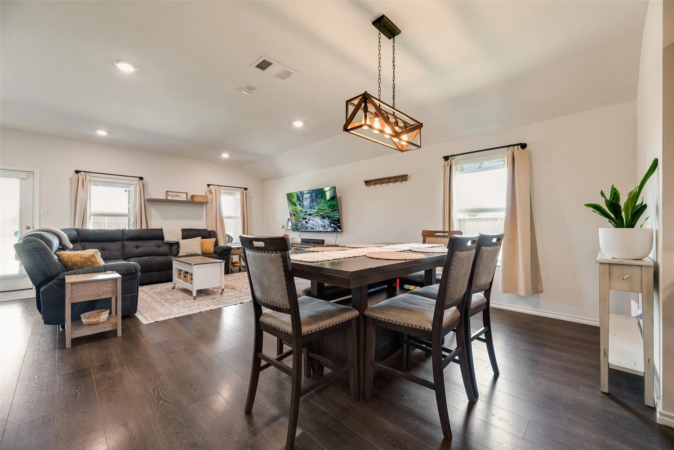 Single Family Residence For Sale in Kaufman County , 4301 Pyramid Drive, Forney, Texas 75126, 4 Bedroom, 2 Bathroom, 2 Garage spaces, 2,079 Sqft, built in 2020, mls#21372873, Real Estate Agent in Forney, Homes For Sale in Kaufman county, Homes For Sale in Forney, Realtor in Forney Texas, Real Estate Brokerage Independent Realty Texas, Luminita Cordes Realtor