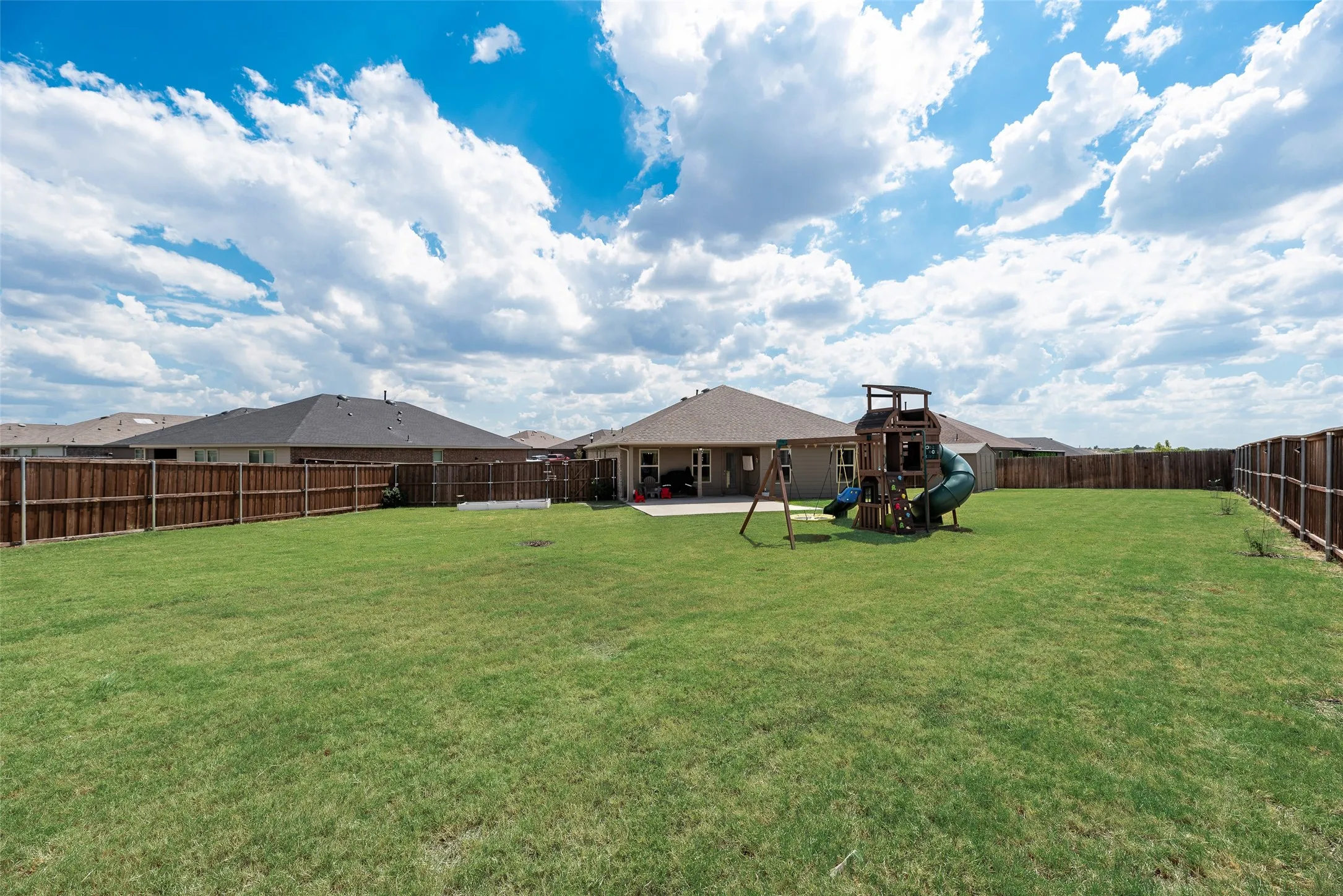 Single Family Residence For Sale in Kaufman County , 4301 Pyramid Drive, Forney, Texas 75126, 4 Bedroom, 2 Bathroom, 2 Garage spaces, 2,079 Sqft, built in 2020, mls#21372873, Real Estate Agent in Forney, Homes For Sale in Kaufman county, Homes For Sale in Forney, Realtor in Forney Texas, Real Estate Brokerage Independent Realty Texas, Luminita Cordes Realtor