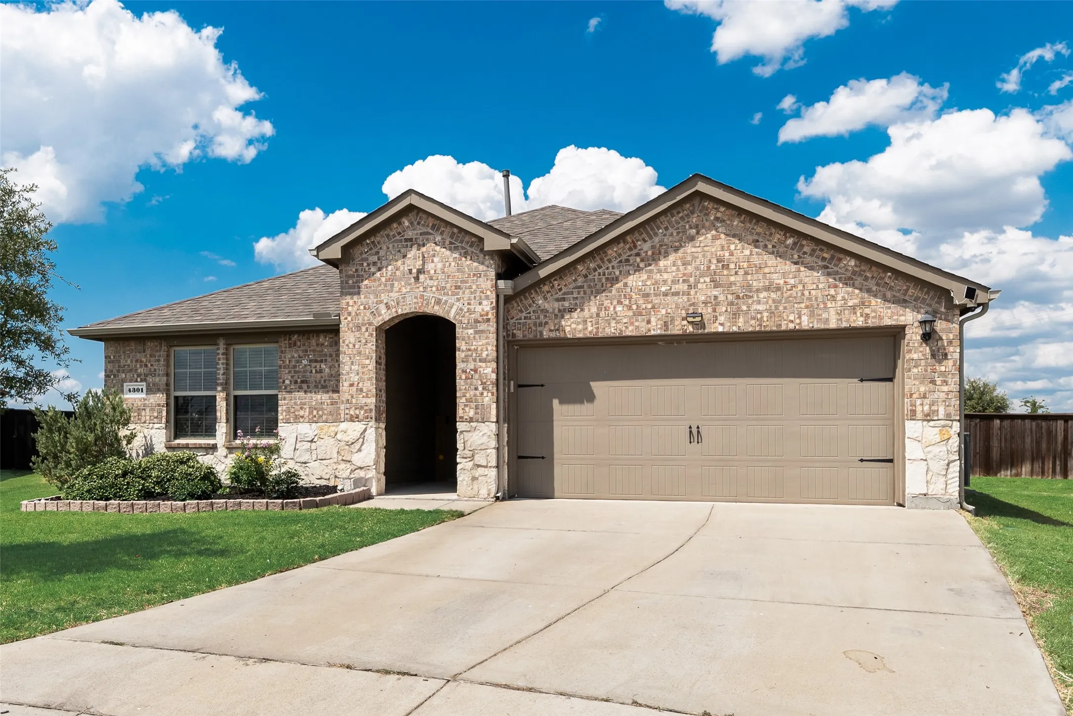 Single Family Residence For Sale in Kaufman County , 4301 Pyramid Drive, Forney, Texas 75126, 4 Bedroom, 2 Bathroom, 2 Garage spaces, 2,079 Sqft, built in 2020, mls#21372873, Real Estate Agent in Forney, Homes For Sale in Kaufman county, Homes For Sale in Forney, Realtor in Forney Texas, Real Estate Brokerage Independent Realty Texas, Luminita Cordes Realtor