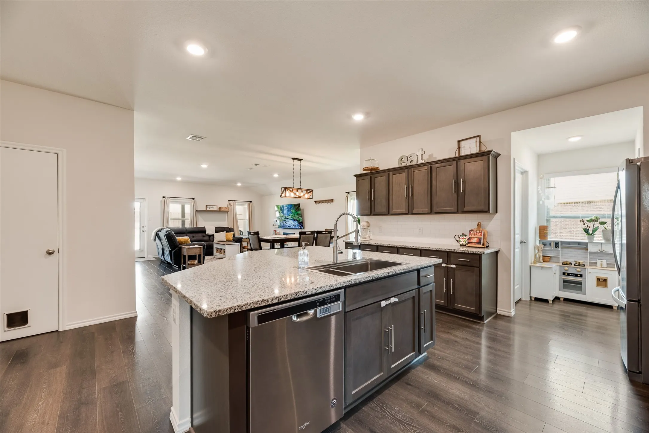 Single Family Residence For Sale in Kaufman County , 4301 Pyramid Drive, Forney, Texas 75126, 4 Bedroom, 2 Bathroom, 2 Garage spaces, 2,079 Sqft, built in 2020, mls#21372873, Real Estate Agent in Forney, Homes For Sale in Kaufman county, Homes For Sale in Forney, Realtor in Forney Texas, Real Estate Brokerage Independent Realty Texas, Luminita Cordes Realtor