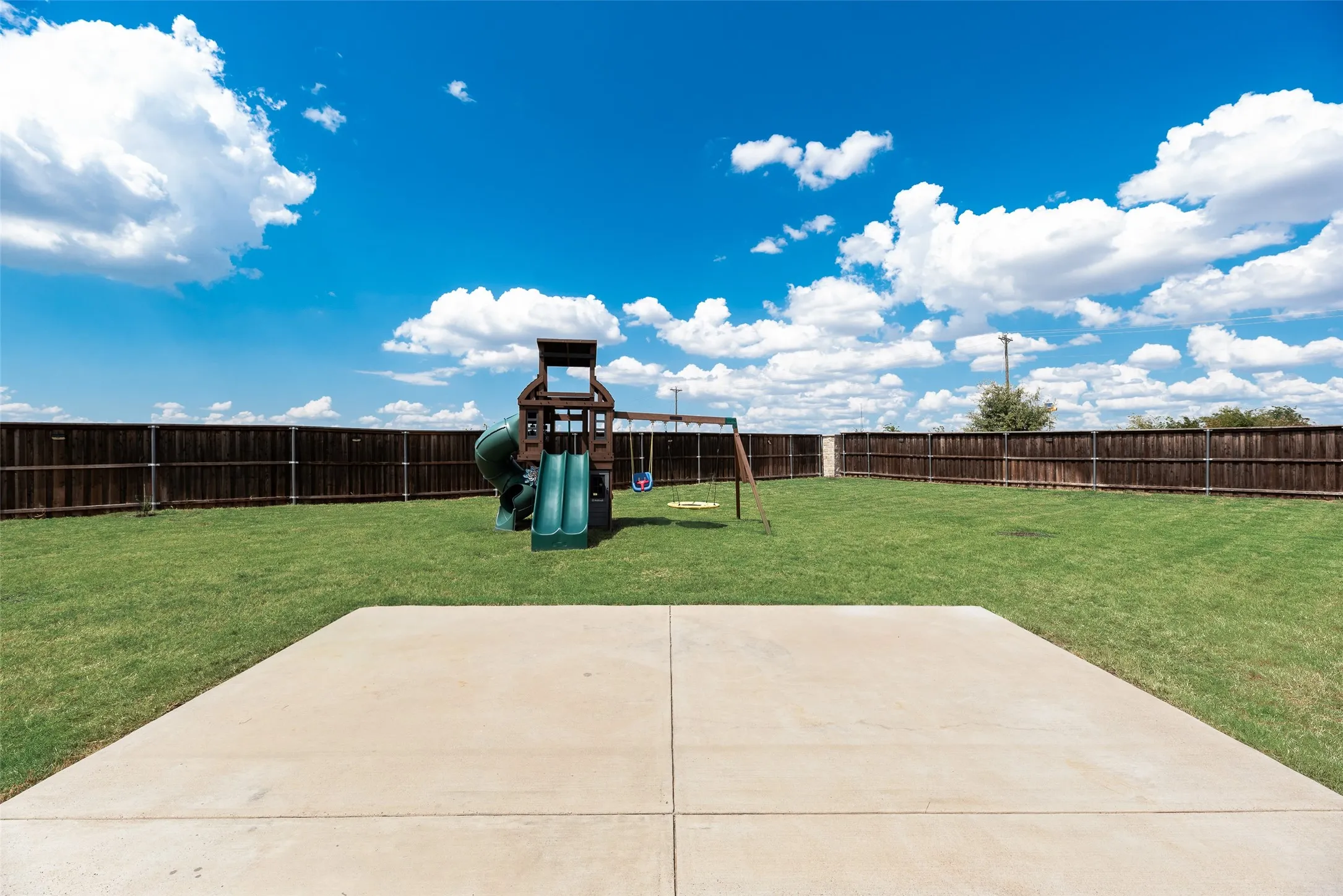 Single Family Residence For Sale in Kaufman County , 4301 Pyramid Drive, Forney, Texas 75126, 4 Bedroom, 2 Bathroom, 2 Garage spaces, 2,079 Sqft, built in 2020, mls#21372873, Real Estate Agent in Forney, Homes For Sale in Kaufman county, Homes For Sale in Forney, Realtor in Forney Texas, Real Estate Brokerage Independent Realty Texas, Luminita Cordes Realtor