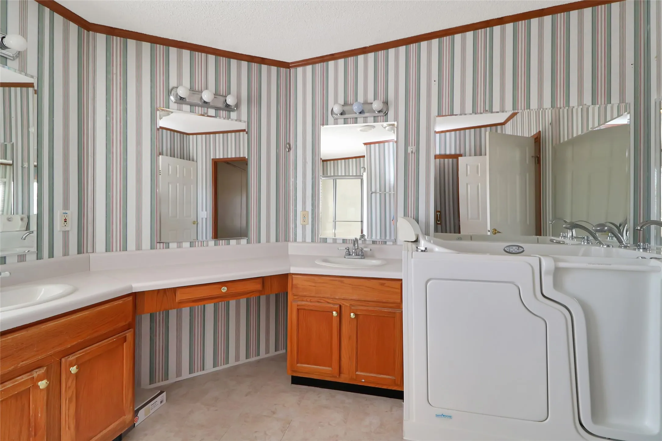 Manufactured Home For Sale in Denton County , 12981 Heather Brook Road, Justin, Texas 76247, 4 Bedroom, 2 Bathroom, Garage spaces, 2,432 Sqft, built in 2001, mls#21377617, Real Estate Agent in Justin, Homes For Sale in Denton county, Homes For Sale in Justin, Realtor in Justin Texas, Real Estate Brokerage Independent Realty Texas, Luminita Cordes Realtor