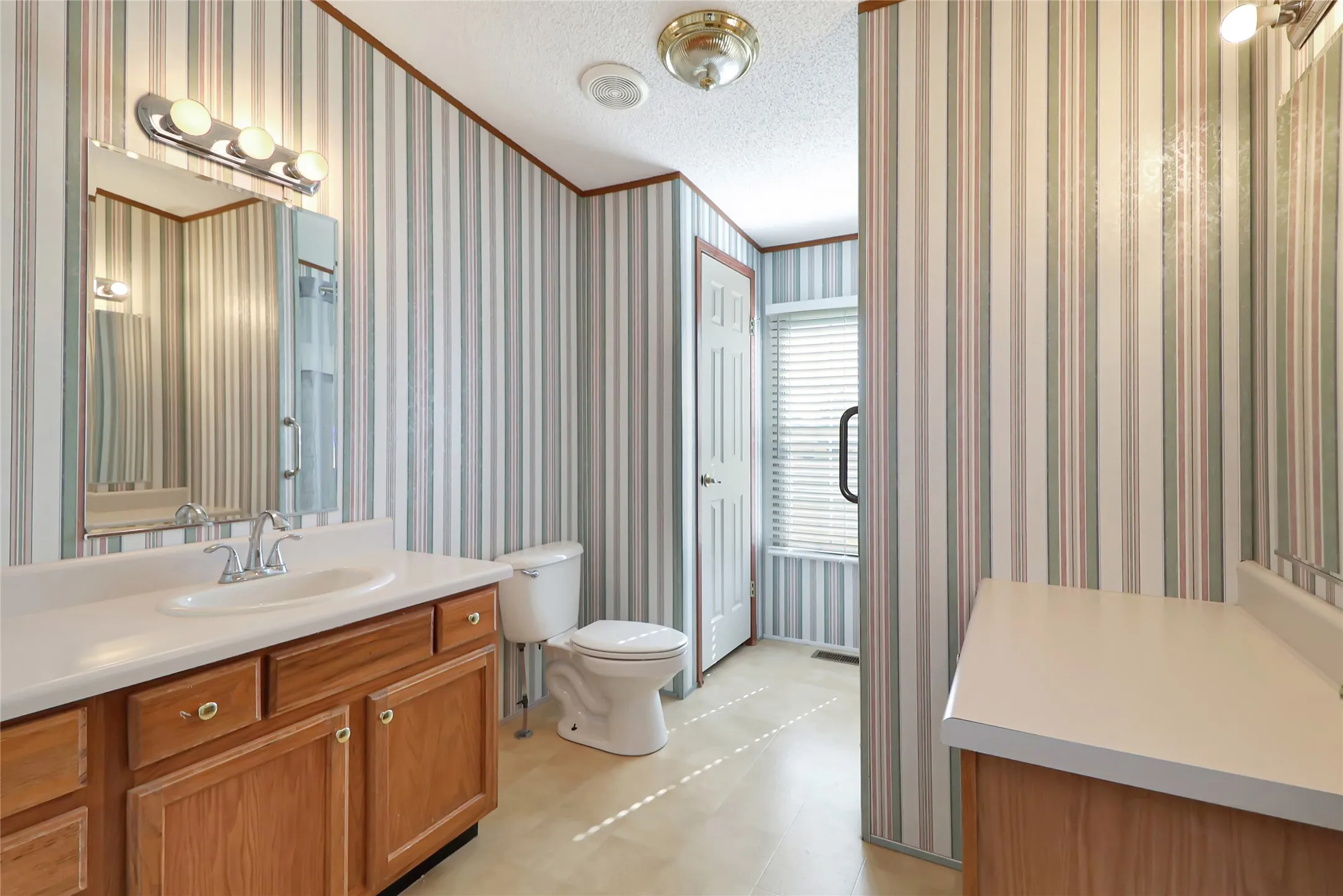 Manufactured Home For Sale in Denton County , 12981 Heather Brook Road, Justin, Texas 76247, 4 Bedroom, 2 Bathroom, Garage spaces, 2,432 Sqft, built in 2001, mls#21377617, Real Estate Agent in Justin, Homes For Sale in Denton county, Homes For Sale in Justin, Realtor in Justin Texas, Real Estate Brokerage Independent Realty Texas, Luminita Cordes Realtor