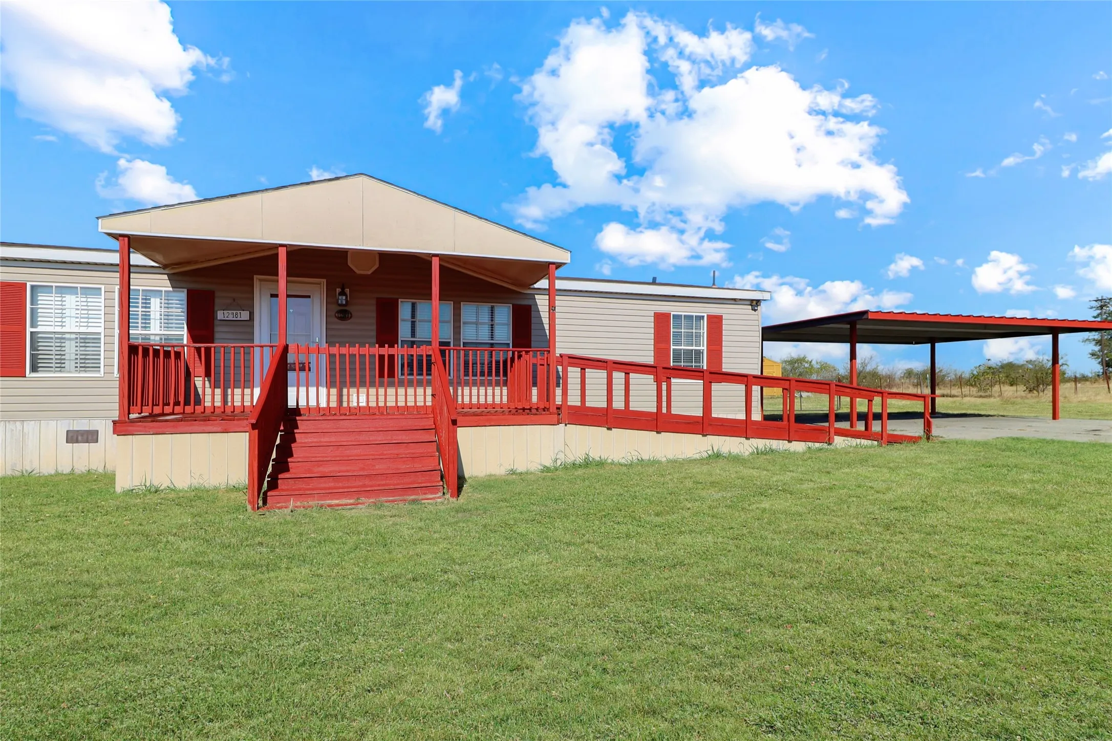 Manufactured Home For Sale in Denton County , 12981 Heather Brook Road, Justin, Texas 76247, 4 Bedroom, 2 Bathroom, Garage spaces, 2,432 Sqft, built in 2001, mls#21377617, Real Estate Agent in Justin, Homes For Sale in Denton county, Homes For Sale in Justin, Realtor in Justin Texas, Real Estate Brokerage Independent Realty Texas, Luminita Cordes Realtor