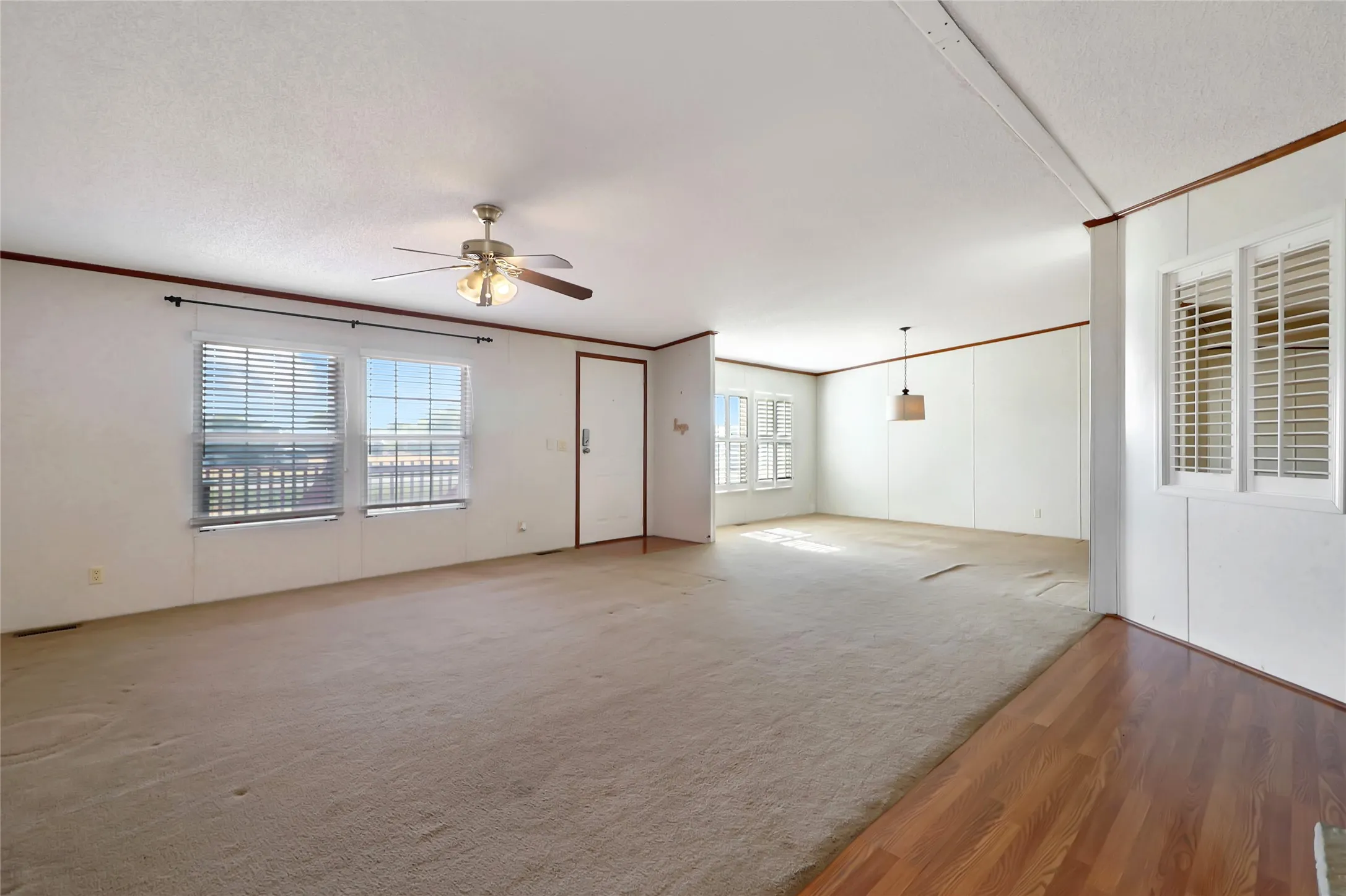 Manufactured Home For Sale in Denton County , 12981 Heather Brook Road, Justin, Texas 76247, 4 Bedroom, 2 Bathroom, Garage spaces, 2,432 Sqft, built in 2001, mls#21377617, Real Estate Agent in Justin, Homes For Sale in Denton county, Homes For Sale in Justin, Realtor in Justin Texas, Real Estate Brokerage Independent Realty Texas, Luminita Cordes Realtor