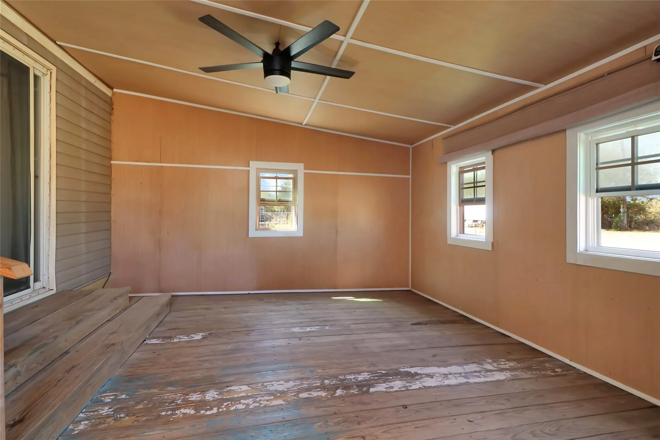 Manufactured Home For Sale in Denton County , 12981 Heather Brook Road, Justin, Texas 76247, 4 Bedroom, 2 Bathroom, Garage spaces, 2,432 Sqft, built in 2001, mls#21377617, Real Estate Agent in Justin, Homes For Sale in Denton county, Homes For Sale in Justin, Realtor in Justin Texas, Real Estate Brokerage Independent Realty Texas, Luminita Cordes Realtor
