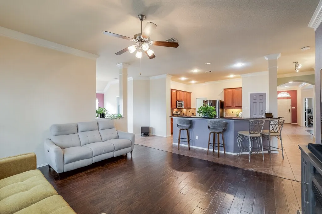 Single Family Residence For Sale in Tarrant County , 2815 Fox Creek Trail, Arlington, Texas 76017, 3 Bedroom, 2 Bathroom, 2 Garage spaces, 2,489 Sqft, built in 2009, mls#21377271, Real Estate Agent in Arlington, Homes For Sale in Tarrant county, Homes For Sale in Arlington, Realtor in Arlington Texas, Real Estate Brokerage Independent Realty Texas, Luminita Cordes Realtor