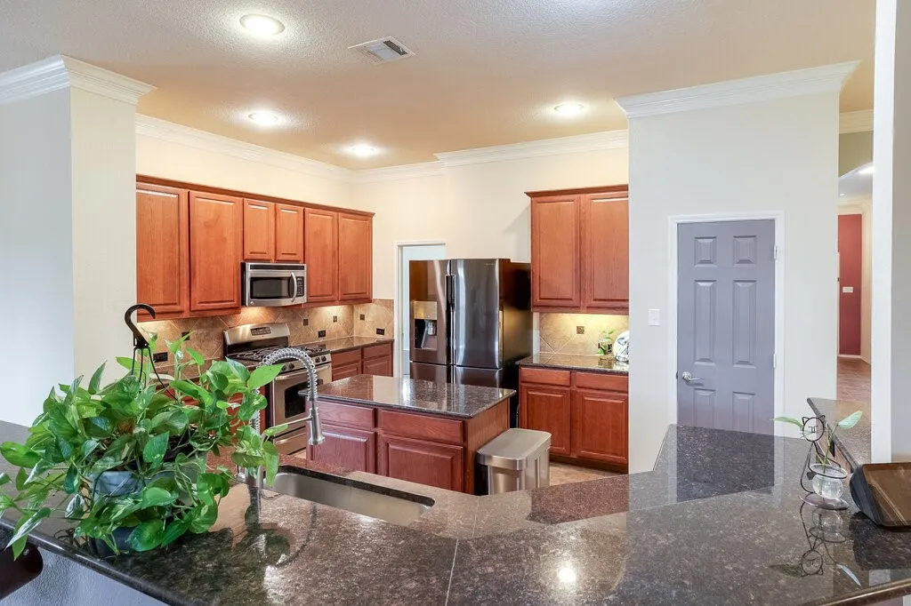 Single Family Residence For Sale in Tarrant County , 2815 Fox Creek Trail, Arlington, Texas 76017, 3 Bedroom, 2 Bathroom, 2 Garage spaces, 2,489 Sqft, built in 2009, mls#21377271, Real Estate Agent in Arlington, Homes For Sale in Tarrant county, Homes For Sale in Arlington, Realtor in Arlington Texas, Real Estate Brokerage Independent Realty Texas, Luminita Cordes Realtor