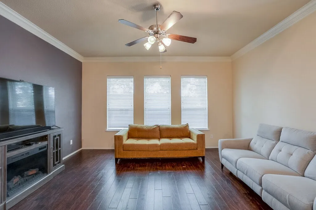 Single Family Residence For Sale in Tarrant County , 2815 Fox Creek Trail, Arlington, Texas 76017, 3 Bedroom, 2 Bathroom, 2 Garage spaces, 2,489 Sqft, built in 2009, mls#21377271, Real Estate Agent in Arlington, Homes For Sale in Tarrant county, Homes For Sale in Arlington, Realtor in Arlington Texas, Real Estate Brokerage Independent Realty Texas, Luminita Cordes Realtor