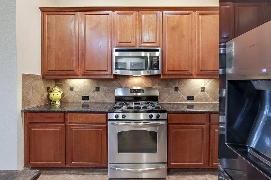 Single Family Residence For Sale in Tarrant County , 2815 Fox Creek Trail, Arlington, Texas 76017, 3 Bedroom, 2 Bathroom, 2 Garage spaces, 2,489 Sqft, built in 2009, mls#21377271, Real Estate Agent in Arlington, Homes For Sale in Tarrant county, Homes For Sale in Arlington, Realtor in Arlington Texas, Real Estate Brokerage Independent Realty Texas, Luminita Cordes Realtor