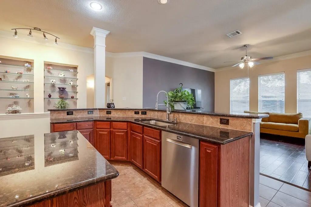 Single Family Residence For Sale in Tarrant County , 2815 Fox Creek Trail, Arlington, Texas 76017, 3 Bedroom, 2 Bathroom, 2 Garage spaces, 2,489 Sqft, built in 2009, mls#21377271, Real Estate Agent in Arlington, Homes For Sale in Tarrant county, Homes For Sale in Arlington, Realtor in Arlington Texas, Real Estate Brokerage Independent Realty Texas, Luminita Cordes Realtor