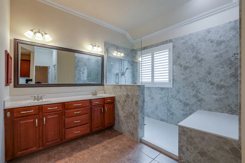 Single Family Residence For Sale in Tarrant County , 2815 Fox Creek Trail, Arlington, Texas 76017, 3 Bedroom, 2 Bathroom, 2 Garage spaces, 2,489 Sqft, built in 2009, mls#21377271, Real Estate Agent in Arlington, Homes For Sale in Tarrant county, Homes For Sale in Arlington, Realtor in Arlington Texas, Real Estate Brokerage Independent Realty Texas, Luminita Cordes Realtor