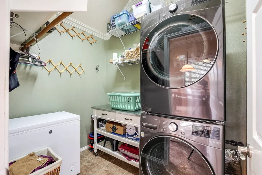 Single Family Residence For Sale in Tarrant County , 2815 Fox Creek Trail, Arlington, Texas 76017, 3 Bedroom, 2 Bathroom, 2 Garage spaces, 2,489 Sqft, built in 2009, mls#21377271, Real Estate Agent in Arlington, Homes For Sale in Tarrant county, Homes For Sale in Arlington, Realtor in Arlington Texas, Real Estate Brokerage Independent Realty Texas, Luminita Cordes Realtor