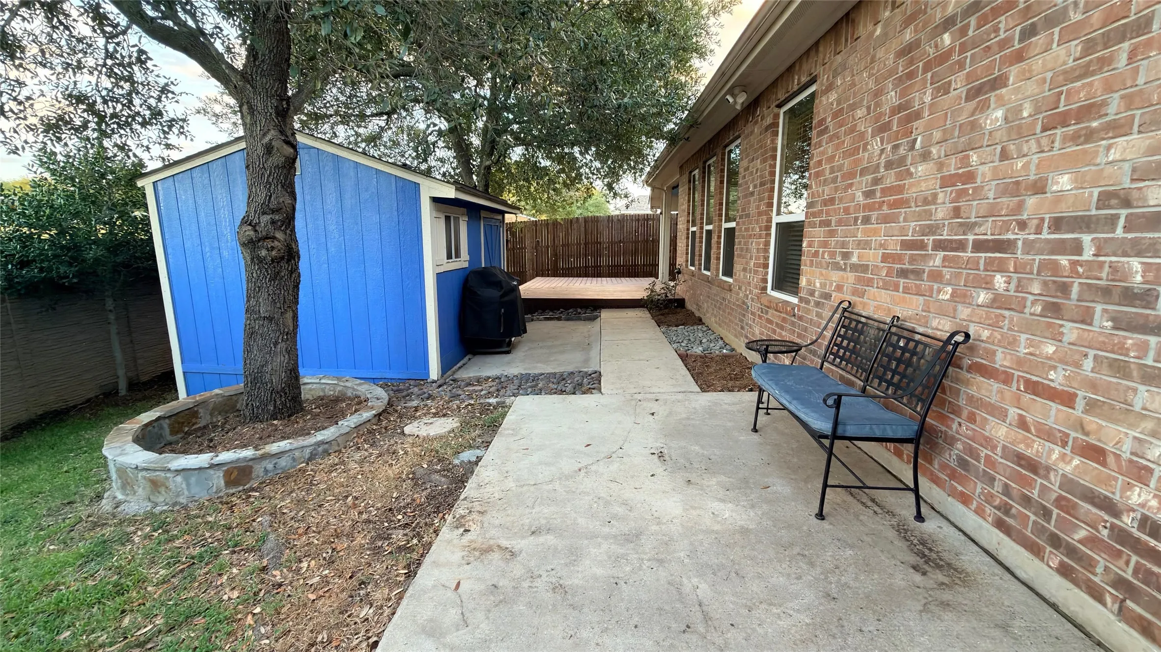 Single Family Residence For Sale in Tarrant County , 2815 Fox Creek Trail, Arlington, Texas 76017, 3 Bedroom, 2 Bathroom, 2 Garage spaces, 2,489 Sqft, built in 2009, mls#21377271, Real Estate Agent in Arlington, Homes For Sale in Tarrant county, Homes For Sale in Arlington, Realtor in Arlington Texas, Real Estate Brokerage Independent Realty Texas, Luminita Cordes Realtor