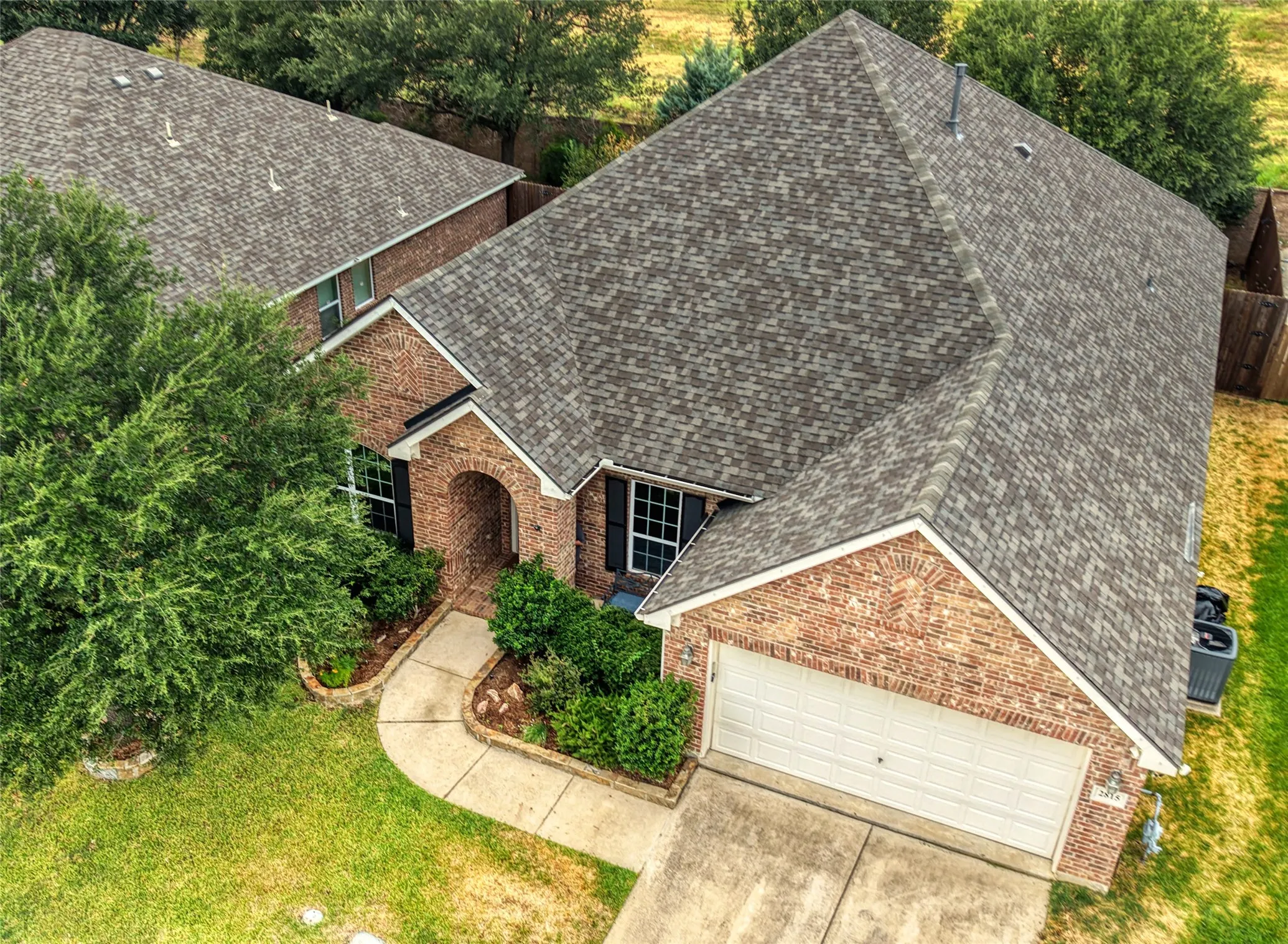 Single Family Residence For Sale in Tarrant County , 2815 Fox Creek Trail, Arlington, Texas 76017, 3 Bedroom, 2 Bathroom, 2 Garage spaces, 2,489 Sqft, built in 2009, mls#21377271, Real Estate Agent in Arlington, Homes For Sale in Tarrant county, Homes For Sale in Arlington, Realtor in Arlington Texas, Real Estate Brokerage Independent Realty Texas, Luminita Cordes Realtor