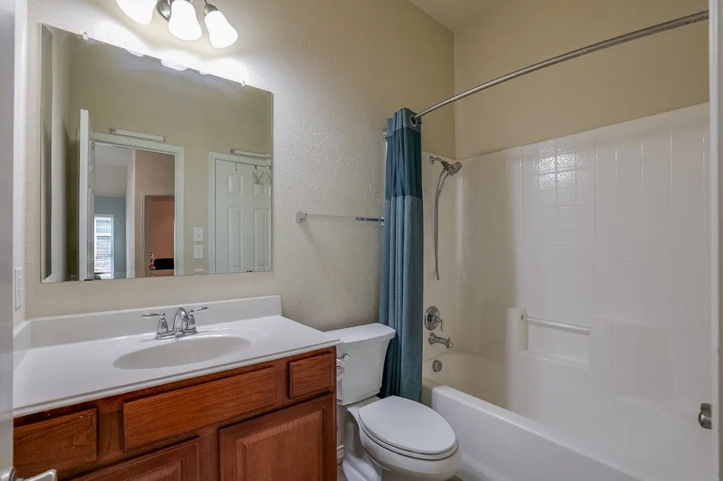 Single Family Residence For Sale in Tarrant County , 2815 Fox Creek Trail, Arlington, Texas 76017, 3 Bedroom, 2 Bathroom, 2 Garage spaces, 2,489 Sqft, built in 2009, mls#21377271, Real Estate Agent in Arlington, Homes For Sale in Tarrant county, Homes For Sale in Arlington, Realtor in Arlington Texas, Real Estate Brokerage Independent Realty Texas, Luminita Cordes Realtor