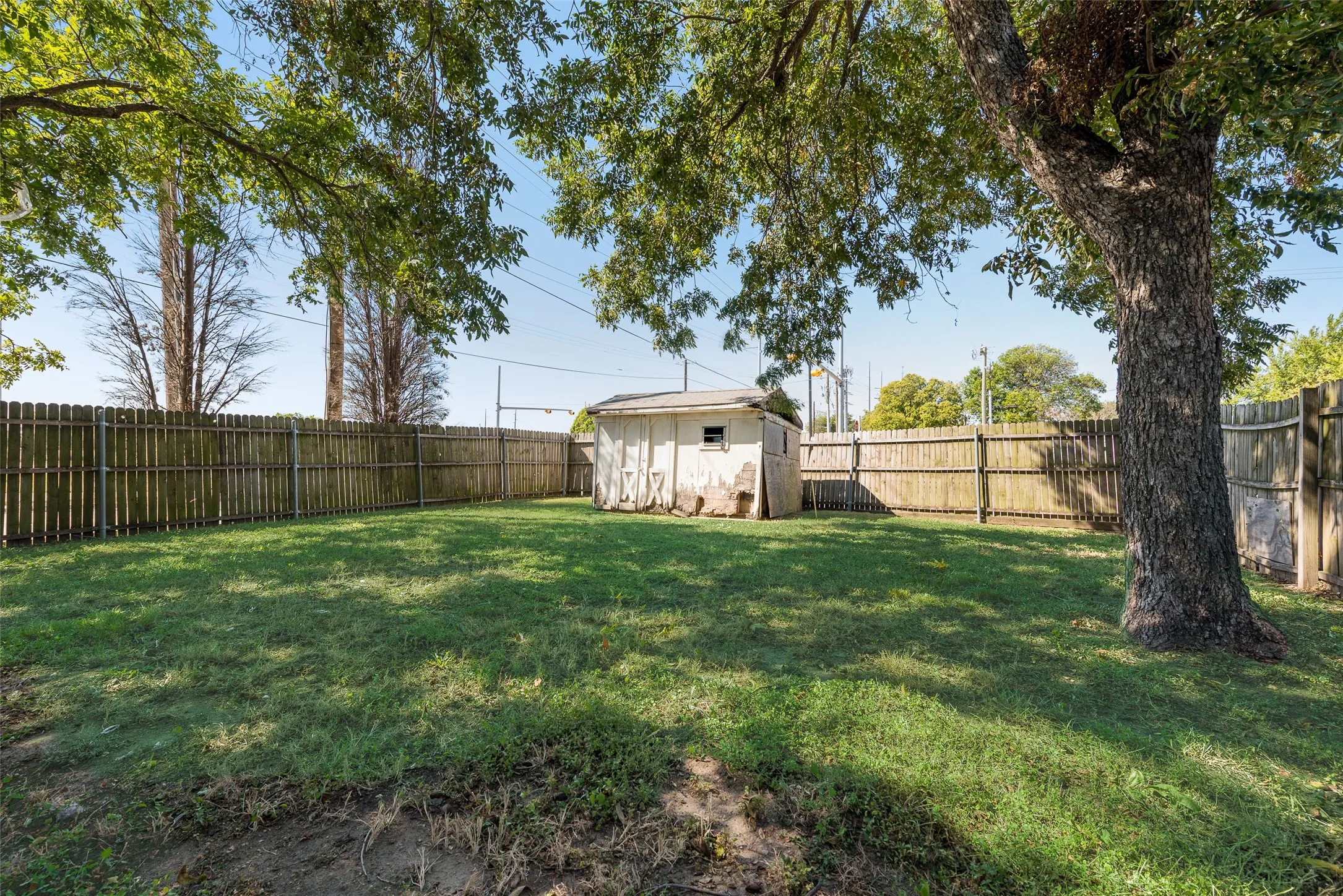 Single Family Residence For Sale in Dallas County , 5329 Daytona Drive, Garland, Texas 75043, 4 Bedroom, 2 Bathroom, 2 Garage spaces, 1,954 Sqft, built in 1974, mls#21352727, Real Estate Agent in Garland, Homes For Sale in Dallas county, Homes For Sale in Garland, Realtor in Garland Texas, Real Estate Brokerage Independent Realty Texas, Luminita Cordes Realtor