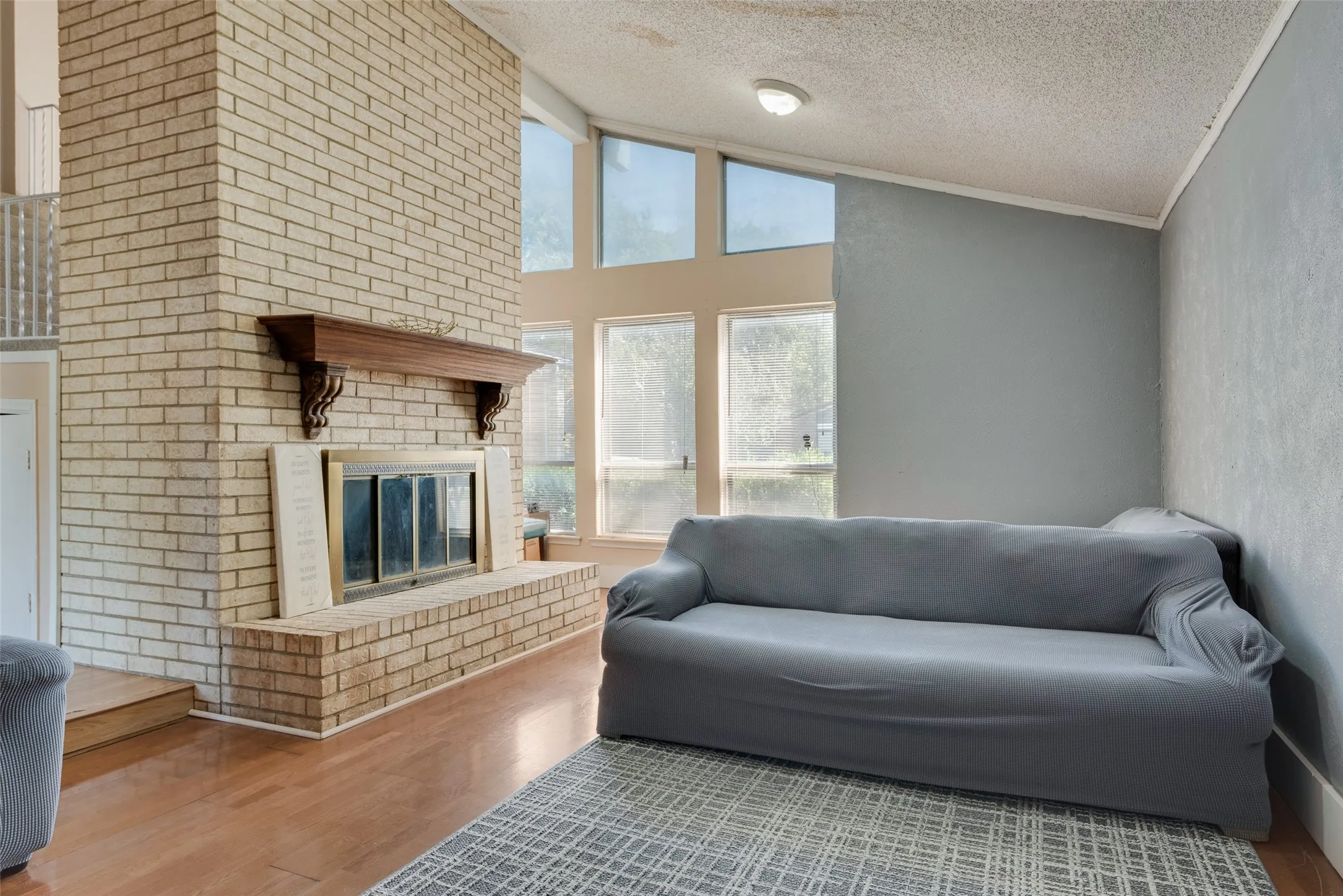 Single Family Residence For Sale in Dallas County , 5329 Daytona Drive, Garland, Texas 75043, 4 Bedroom, 2 Bathroom, 2 Garage spaces, 1,954 Sqft, built in 1974, mls#21352727, Real Estate Agent in Garland, Homes For Sale in Dallas county, Homes For Sale in Garland, Realtor in Garland Texas, Real Estate Brokerage Independent Realty Texas, Luminita Cordes Realtor