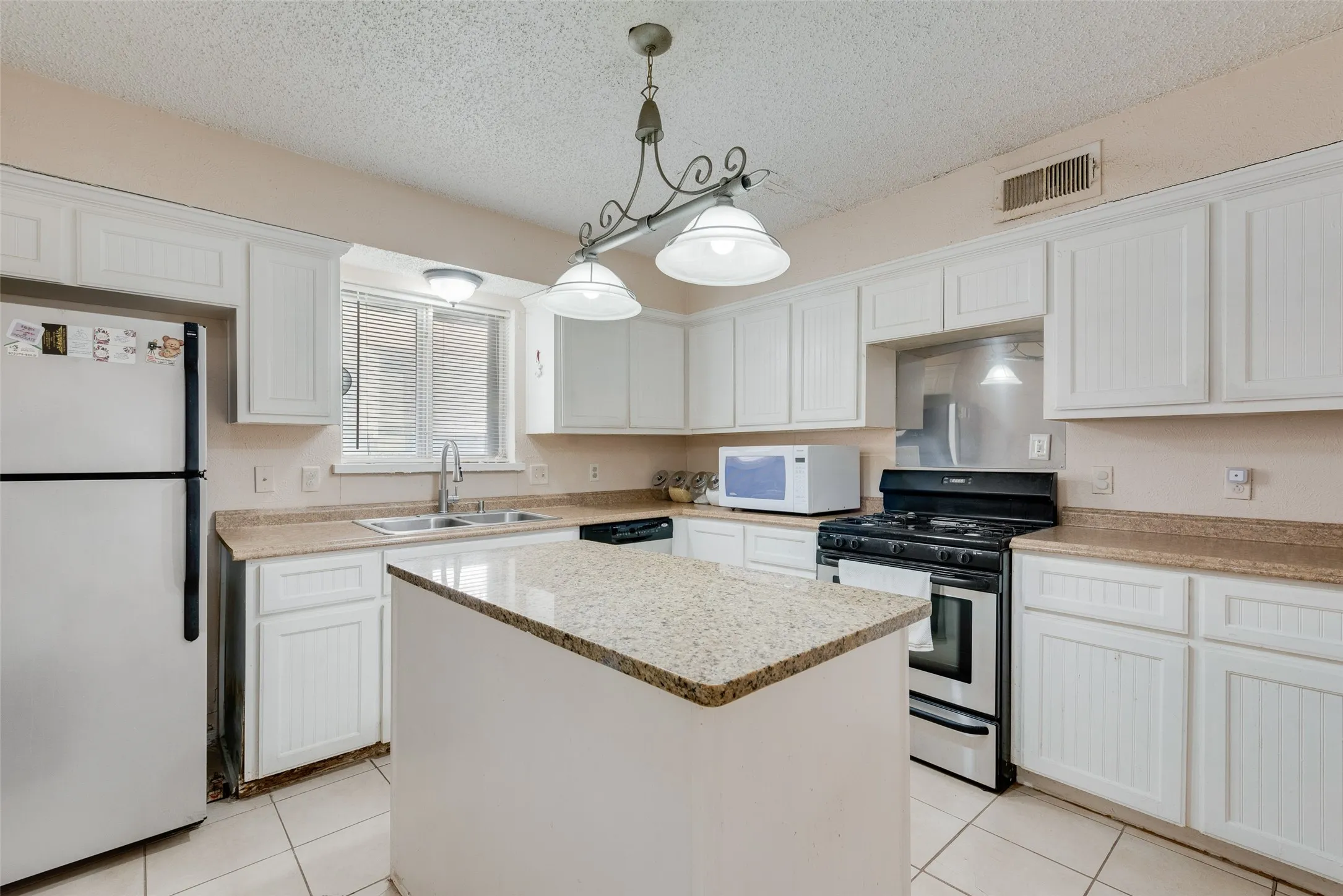 Single Family Residence For Sale in Dallas County , 5329 Daytona Drive, Garland, Texas 75043, 4 Bedroom, 2 Bathroom, 2 Garage spaces, 1,954 Sqft, built in 1974, mls#21352727, Real Estate Agent in Garland, Homes For Sale in Dallas county, Homes For Sale in Garland, Realtor in Garland Texas, Real Estate Brokerage Independent Realty Texas, Luminita Cordes Realtor