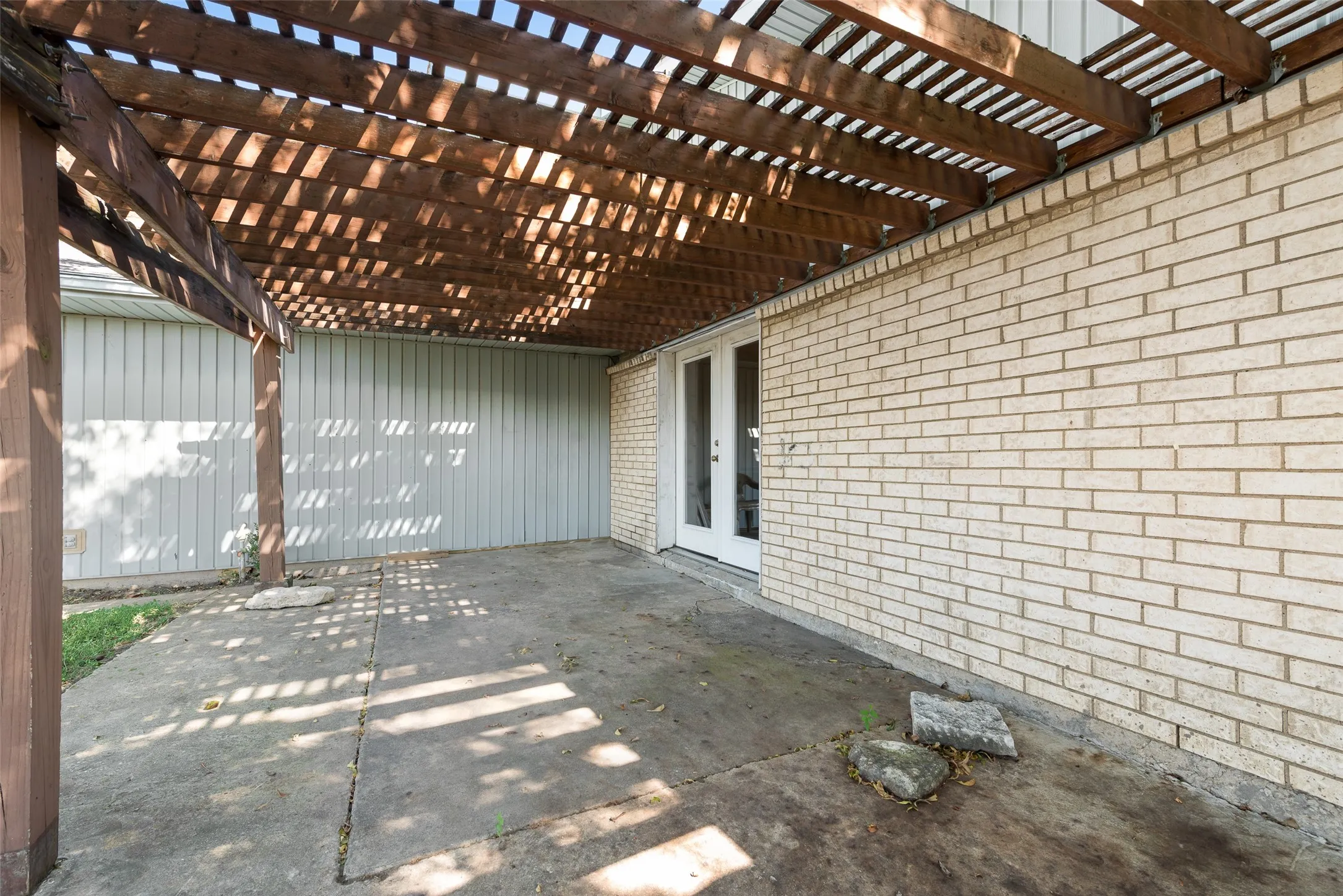 Single Family Residence For Sale in Dallas County , 5329 Daytona Drive, Garland, Texas 75043, 4 Bedroom, 2 Bathroom, 2 Garage spaces, 1,954 Sqft, built in 1974, mls#21352727, Real Estate Agent in Garland, Homes For Sale in Dallas county, Homes For Sale in Garland, Realtor in Garland Texas, Real Estate Brokerage Independent Realty Texas, Luminita Cordes Realtor