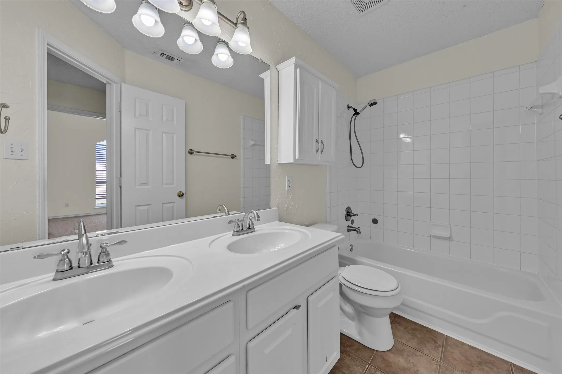 Single Family Residence For Rent in Tarrant County , 2202 Richmond Circle, Mansfield, Texas 76063, 4 Bedroom, 2 Bathroom, 2 Garage spaces, 2,321 Sqft, built in 1997, mls#21376242, Real Estate Agent in Mansfield, Homes For Rent in Tarrant county, Homes For Rent in Mansfield, Realtor in Mansfield Texas, Real Estate Brokerage Independent Realty Texas, Luminita Cordes Realtor