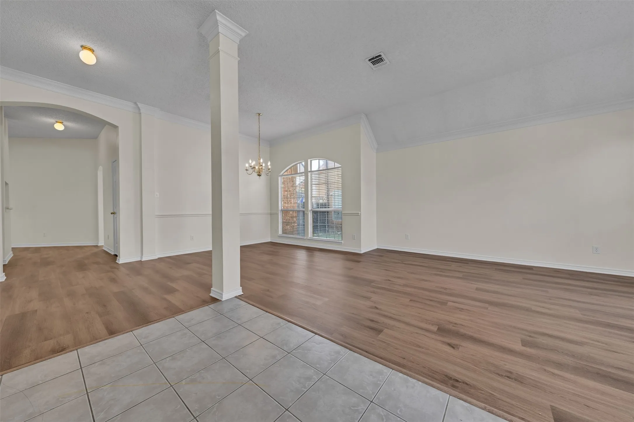 Single Family Residence For Rent in Tarrant County , 2202 Richmond Circle, Mansfield, Texas 76063, 4 Bedroom, 2 Bathroom, 2 Garage spaces, 2,321 Sqft, built in 1997, mls#21376242, Real Estate Agent in Mansfield, Homes For Rent in Tarrant county, Homes For Rent in Mansfield, Realtor in Mansfield Texas, Real Estate Brokerage Independent Realty Texas, Luminita Cordes Realtor
