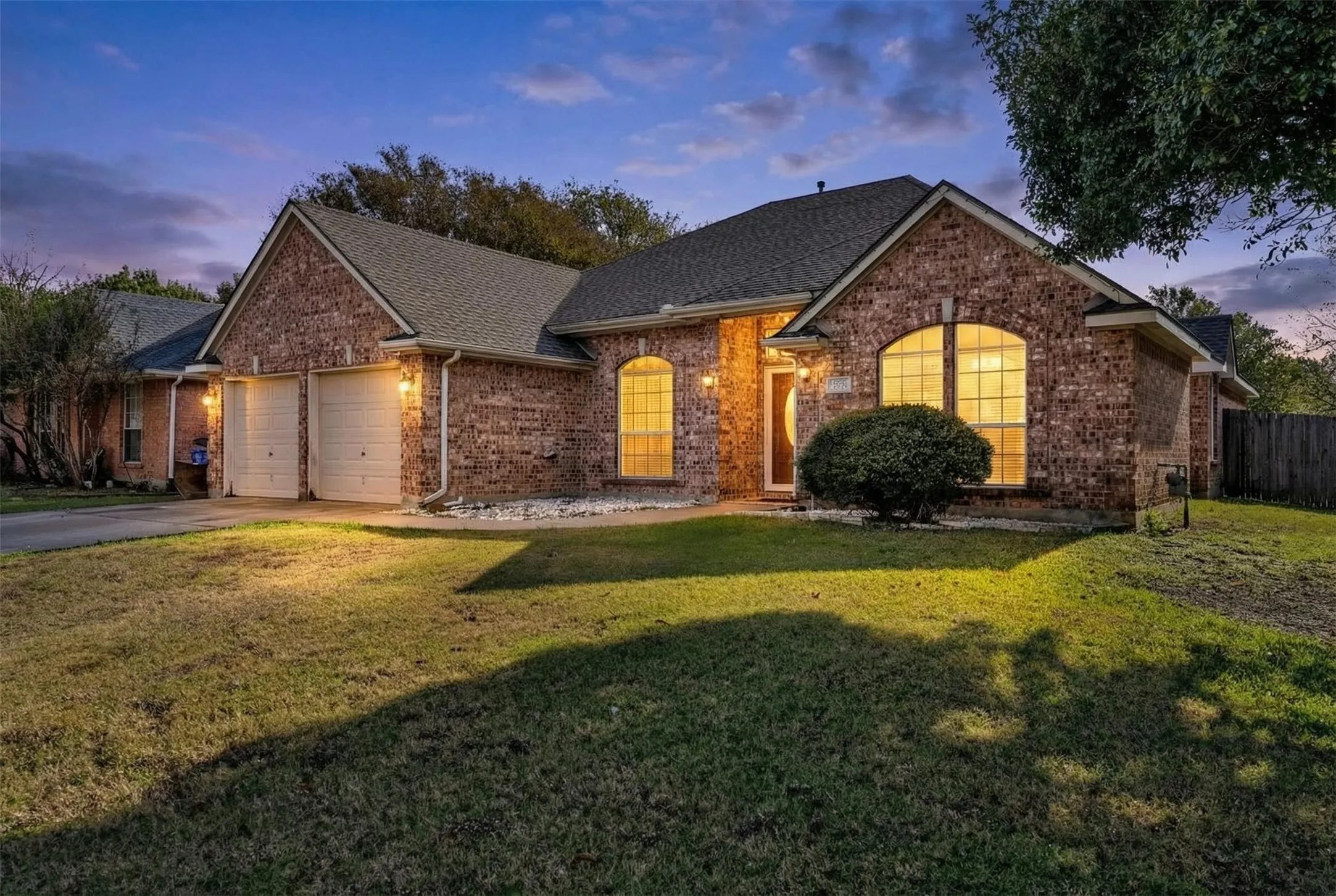 Single Family Residence For Rent in Tarrant County , 2202 Richmond Circle, Mansfield, Texas 76063, 4 Bedroom, 2 Bathroom, 2 Garage spaces, 2,321 Sqft, built in 1997, mls#21376242, Real Estate Agent in Mansfield, Homes For Rent in Tarrant county, Homes For Rent in Mansfield, Realtor in Mansfield Texas, Real Estate Brokerage Independent Realty Texas, Luminita Cordes Realtor