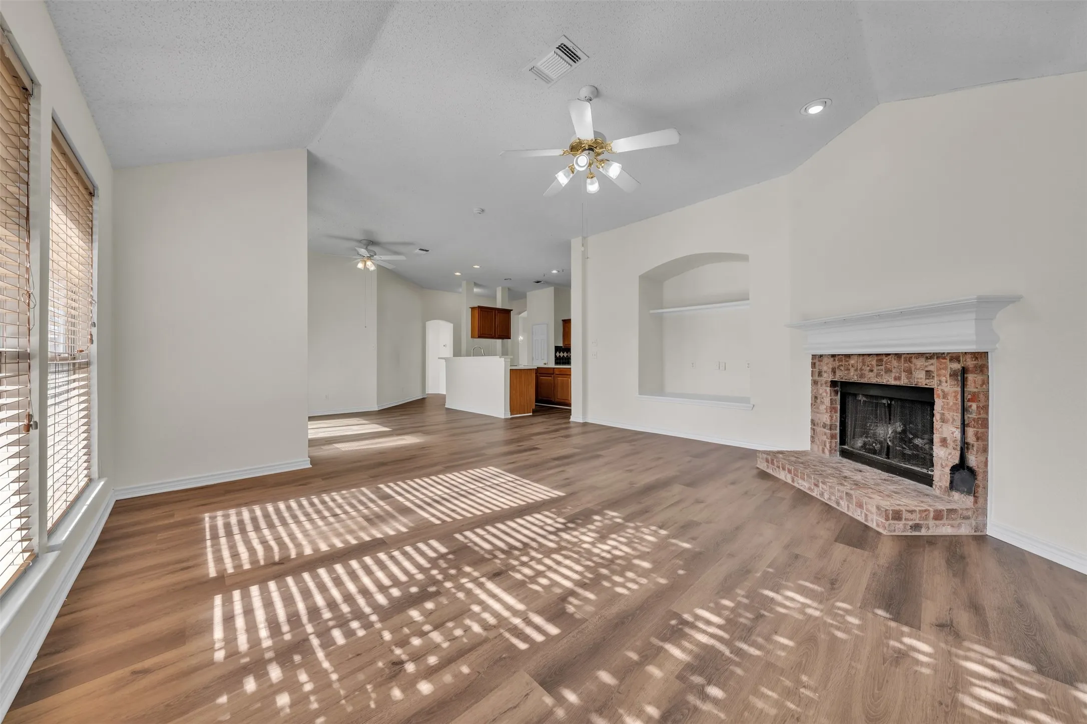 Single Family Residence For Rent in Tarrant County , 2202 Richmond Circle, Mansfield, Texas 76063, 4 Bedroom, 2 Bathroom, 2 Garage spaces, 2,321 Sqft, built in 1997, mls#21376242, Real Estate Agent in Mansfield, Homes For Rent in Tarrant county, Homes For Rent in Mansfield, Realtor in Mansfield Texas, Real Estate Brokerage Independent Realty Texas, Luminita Cordes Realtor