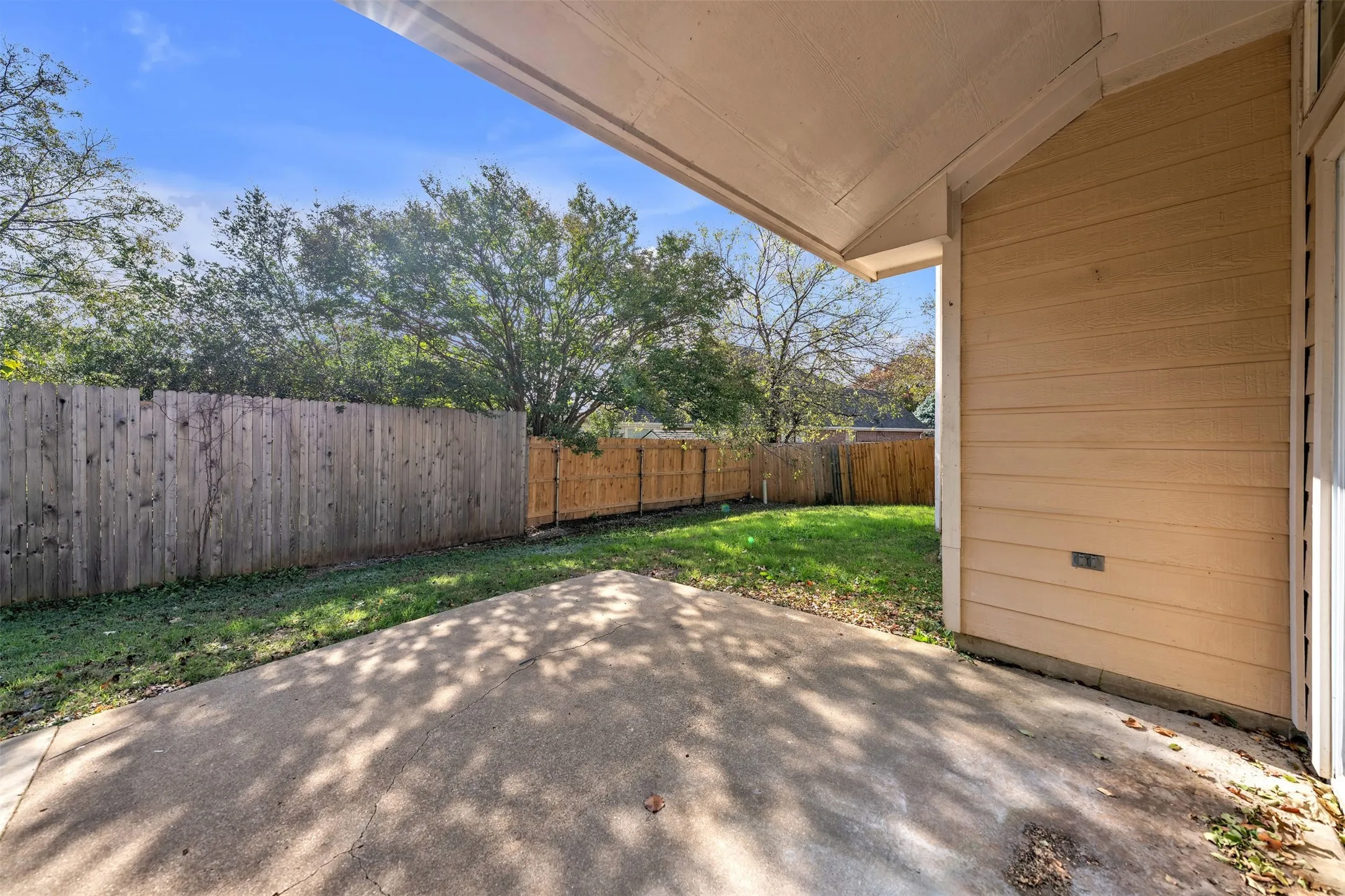 Single Family Residence For Rent in Tarrant County , 2202 Richmond Circle, Mansfield, Texas 76063, 4 Bedroom, 2 Bathroom, 2 Garage spaces, 2,321 Sqft, built in 1997, mls#21376242, Real Estate Agent in Mansfield, Homes For Rent in Tarrant county, Homes For Rent in Mansfield, Realtor in Mansfield Texas, Real Estate Brokerage Independent Realty Texas, Luminita Cordes Realtor