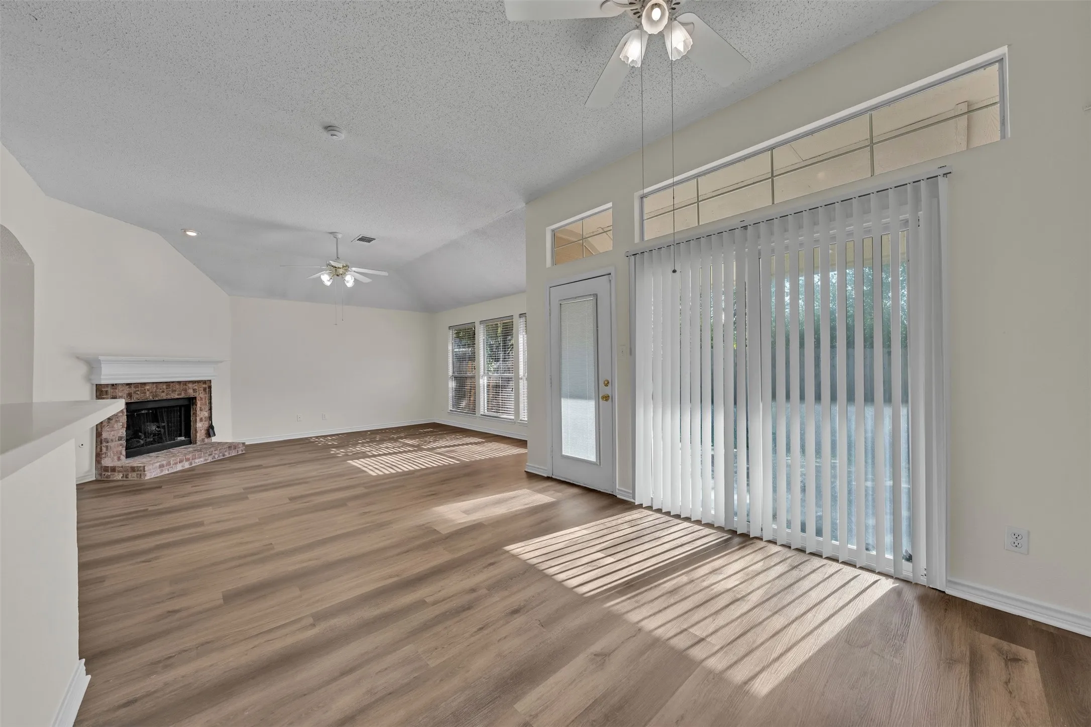 Single Family Residence For Rent in Tarrant County , 2202 Richmond Circle, Mansfield, Texas 76063, 4 Bedroom, 2 Bathroom, 2 Garage spaces, 2,321 Sqft, built in 1997, mls#21376242, Real Estate Agent in Mansfield, Homes For Rent in Tarrant county, Homes For Rent in Mansfield, Realtor in Mansfield Texas, Real Estate Brokerage Independent Realty Texas, Luminita Cordes Realtor