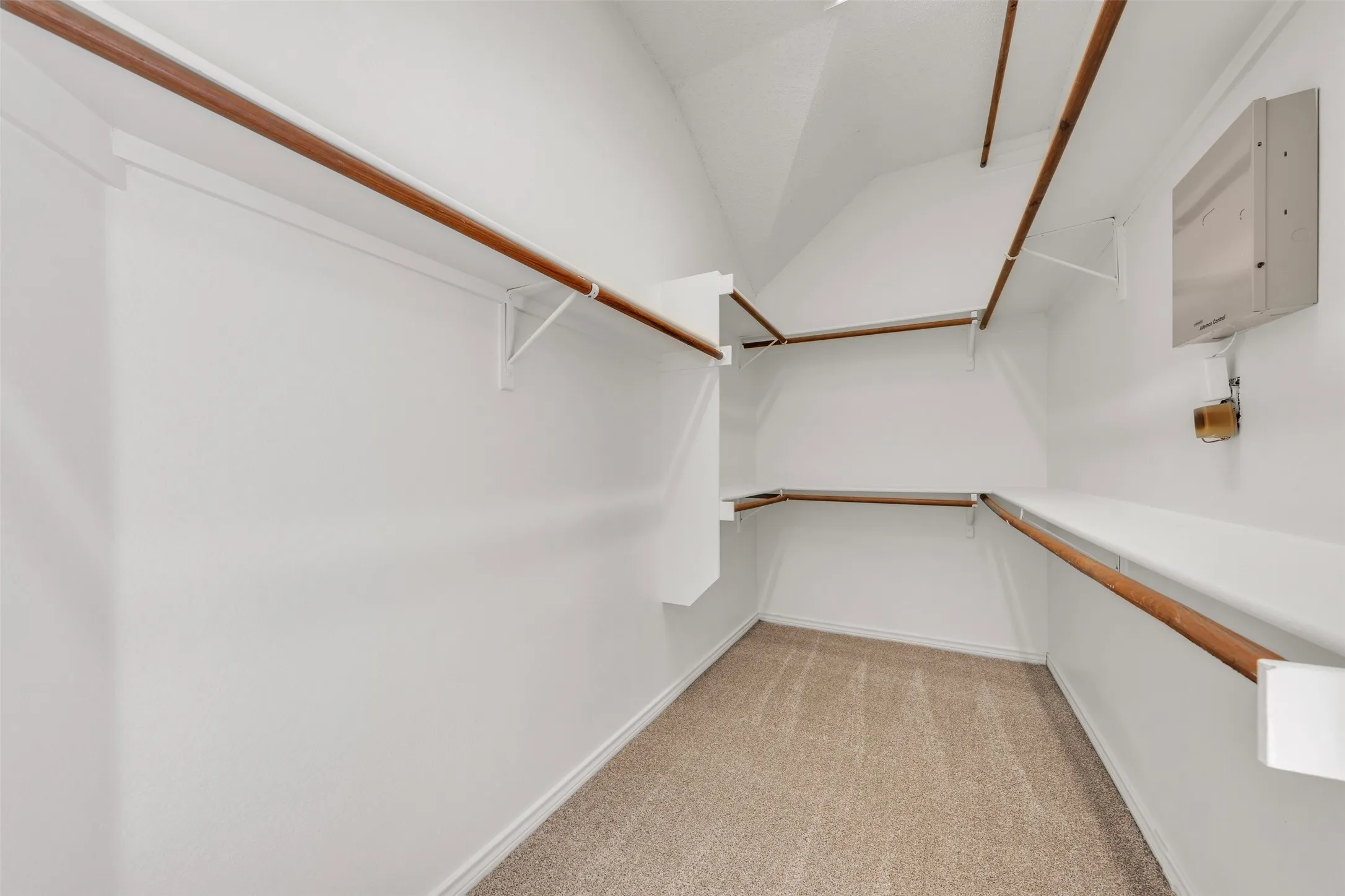 Single Family Residence For Rent in Tarrant County , 2202 Richmond Circle, Mansfield, Texas 76063, 4 Bedroom, 2 Bathroom, 2 Garage spaces, 2,321 Sqft, built in 1997, mls#21376242, Real Estate Agent in Mansfield, Homes For Rent in Tarrant county, Homes For Rent in Mansfield, Realtor in Mansfield Texas, Real Estate Brokerage Independent Realty Texas, Luminita Cordes Realtor