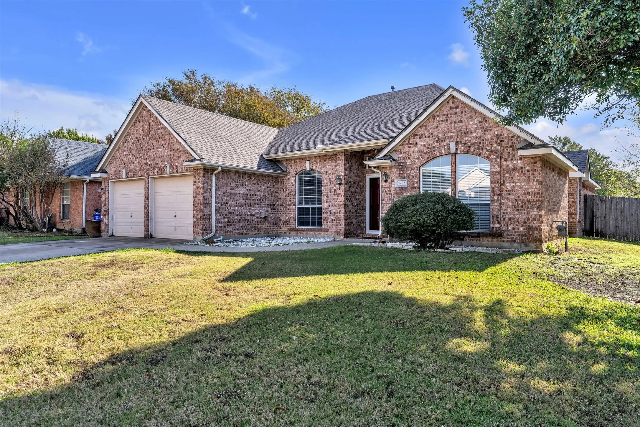 Single Family Residence For Rent in Tarrant County , 2202 Richmond Circle, Mansfield, Texas 76063, 4 Bedroom, 2 Bathroom, 2 Garage spaces, 2,321 Sqft, built in 1997, mls#21376242, Real Estate Agent in Mansfield, Homes For Rent in Tarrant county, Homes For Rent in Mansfield, Realtor in Mansfield Texas, Real Estate Brokerage Independent Realty Texas, Luminita Cordes Realtor