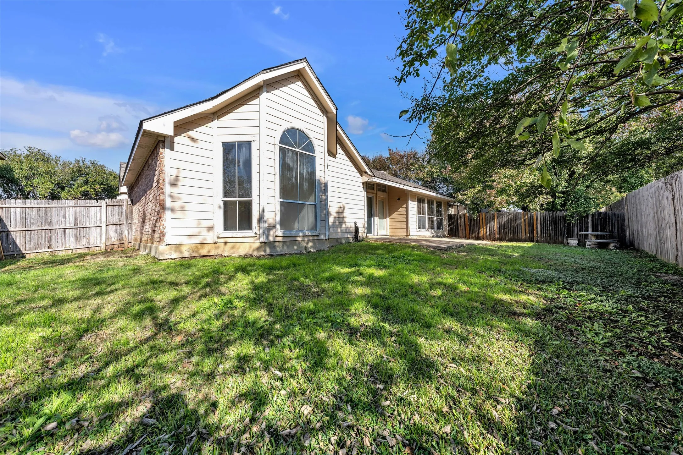 Single Family Residence For Rent in Tarrant County , 2202 Richmond Circle, Mansfield, Texas 76063, 4 Bedroom, 2 Bathroom, 2 Garage spaces, 2,321 Sqft, built in 1997, mls#21376242, Real Estate Agent in Mansfield, Homes For Rent in Tarrant county, Homes For Rent in Mansfield, Realtor in Mansfield Texas, Real Estate Brokerage Independent Realty Texas, Luminita Cordes Realtor
