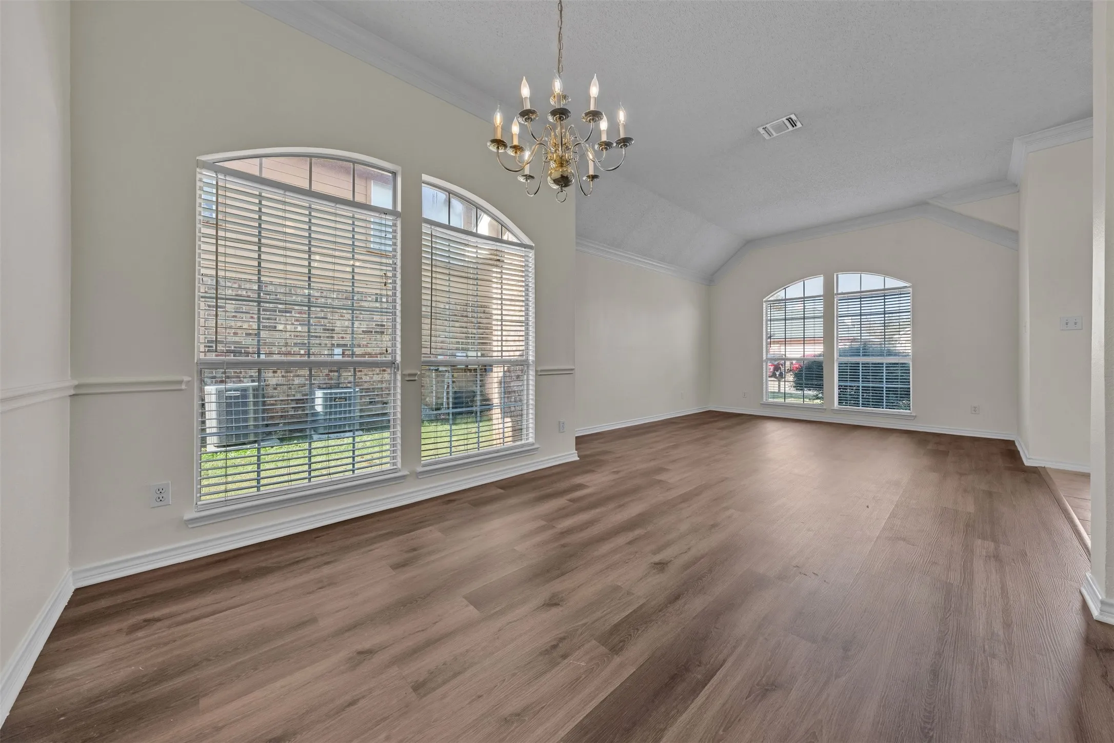 Single Family Residence For Rent in Tarrant County , 2202 Richmond Circle, Mansfield, Texas 76063, 4 Bedroom, 2 Bathroom, 2 Garage spaces, 2,321 Sqft, built in 1997, mls#21376242, Real Estate Agent in Mansfield, Homes For Rent in Tarrant county, Homes For Rent in Mansfield, Realtor in Mansfield Texas, Real Estate Brokerage Independent Realty Texas, Luminita Cordes Realtor