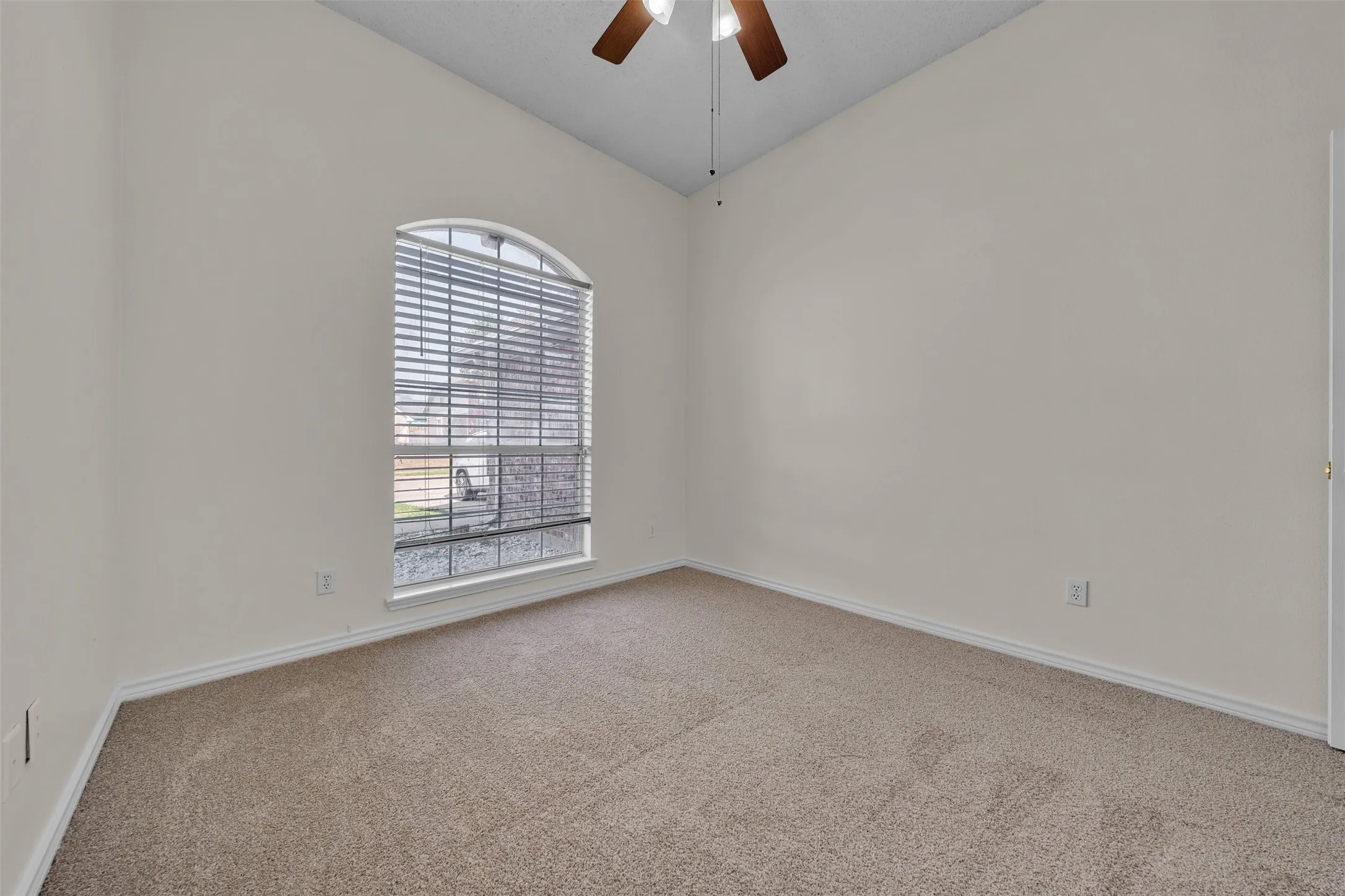 Single Family Residence For Rent in Tarrant County , 2202 Richmond Circle, Mansfield, Texas 76063, 4 Bedroom, 2 Bathroom, 2 Garage spaces, 2,321 Sqft, built in 1997, mls#21376242, Real Estate Agent in Mansfield, Homes For Rent in Tarrant county, Homes For Rent in Mansfield, Realtor in Mansfield Texas, Real Estate Brokerage Independent Realty Texas, Luminita Cordes Realtor