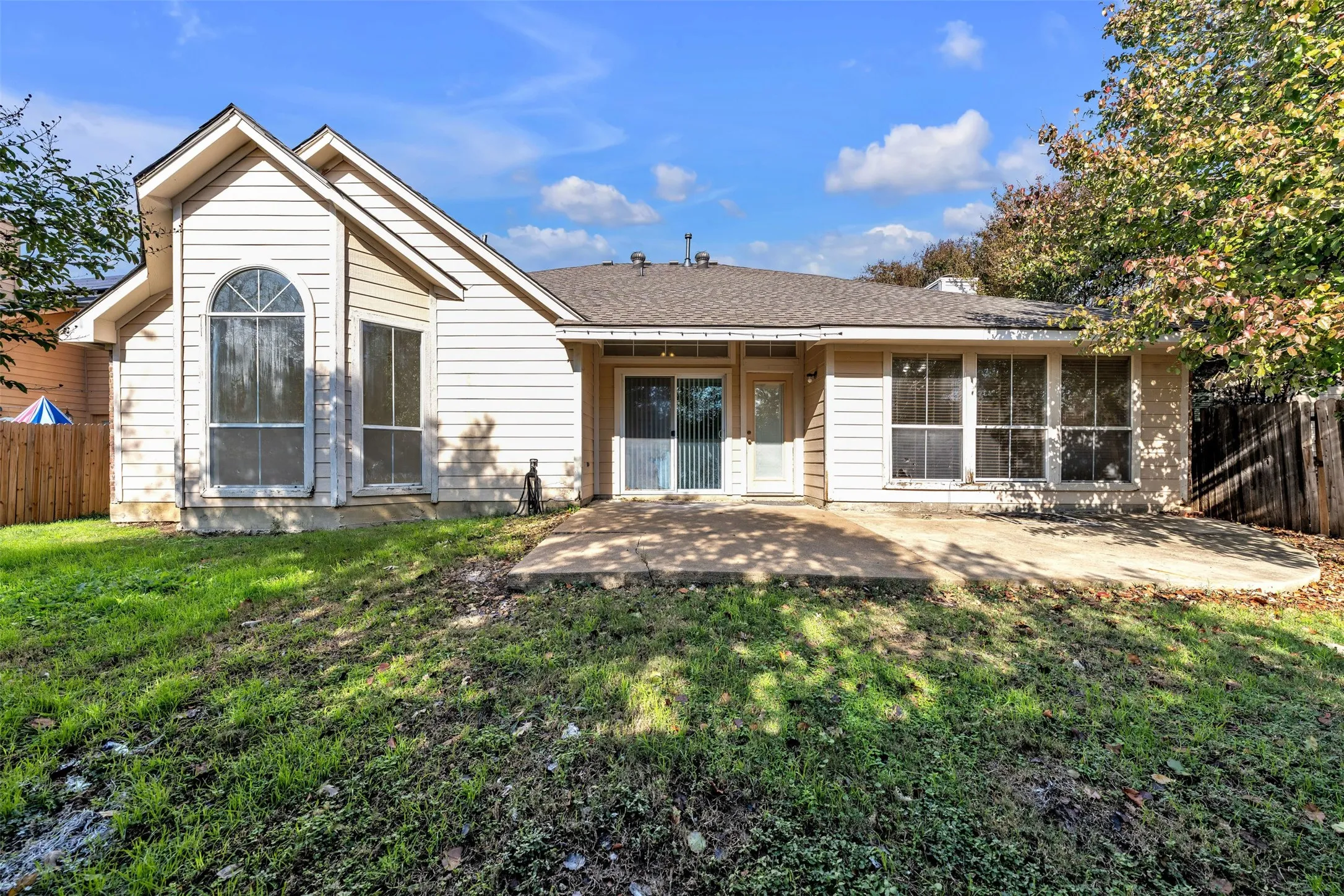 Single Family Residence For Rent in Tarrant County , 2202 Richmond Circle, Mansfield, Texas 76063, 4 Bedroom, 2 Bathroom, 2 Garage spaces, 2,321 Sqft, built in 1997, mls#21376242, Real Estate Agent in Mansfield, Homes For Rent in Tarrant county, Homes For Rent in Mansfield, Realtor in Mansfield Texas, Real Estate Brokerage Independent Realty Texas, Luminita Cordes Realtor