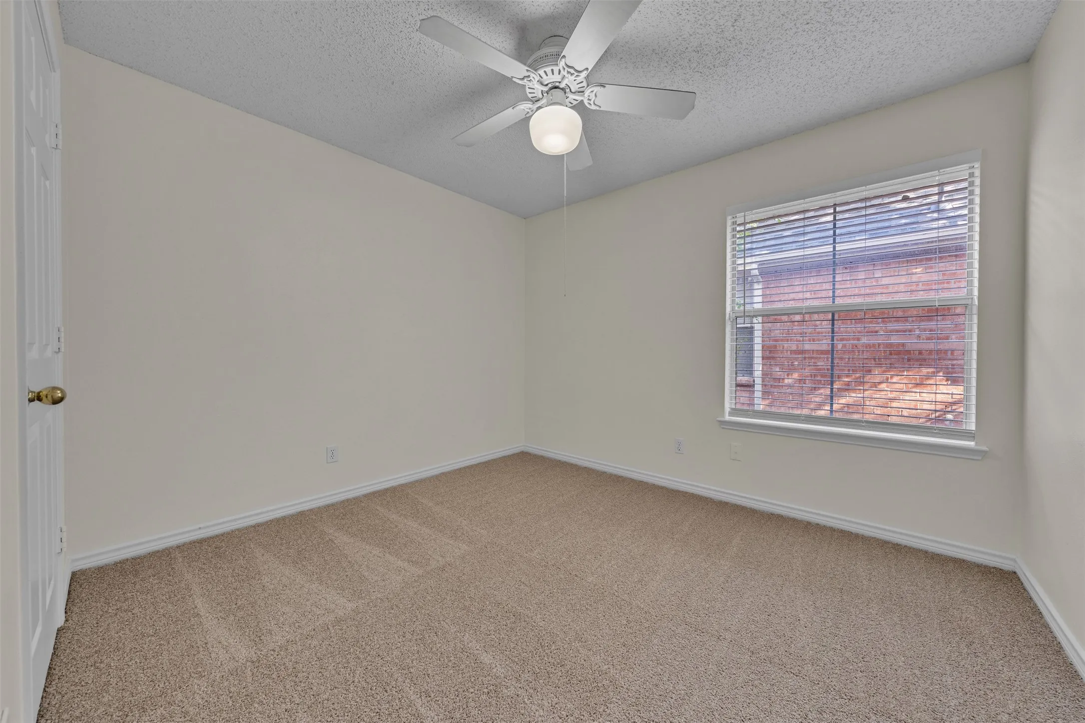 Single Family Residence For Rent in Tarrant County , 2202 Richmond Circle, Mansfield, Texas 76063, 4 Bedroom, 2 Bathroom, 2 Garage spaces, 2,321 Sqft, built in 1997, mls#21376242, Real Estate Agent in Mansfield, Homes For Rent in Tarrant county, Homes For Rent in Mansfield, Realtor in Mansfield Texas, Real Estate Brokerage Independent Realty Texas, Luminita Cordes Realtor