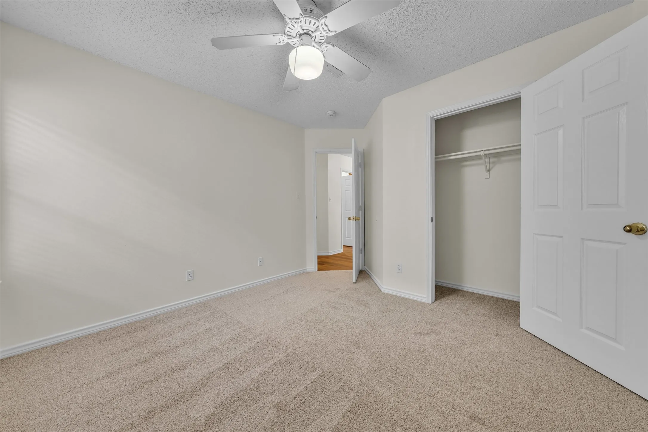 Single Family Residence For Rent in Tarrant County , 2202 Richmond Circle, Mansfield, Texas 76063, 4 Bedroom, 2 Bathroom, 2 Garage spaces, 2,321 Sqft, built in 1997, mls#21376242, Real Estate Agent in Mansfield, Homes For Rent in Tarrant county, Homes For Rent in Mansfield, Realtor in Mansfield Texas, Real Estate Brokerage Independent Realty Texas, Luminita Cordes Realtor