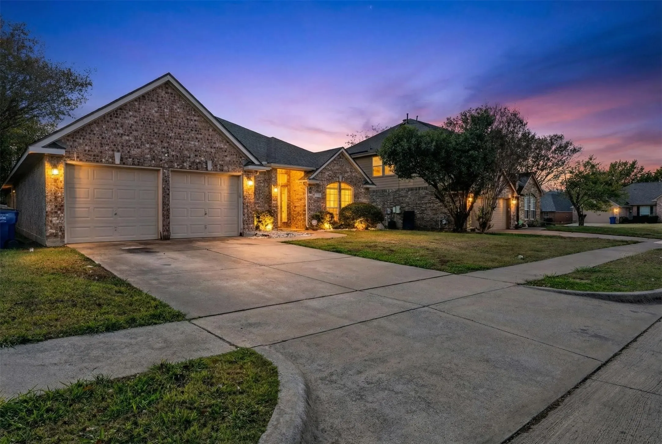 Single Family Residence For Rent in Tarrant County , 2202 Richmond Circle, Mansfield, Texas 76063, 4 Bedroom, 2 Bathroom, 2 Garage spaces, 2,321 Sqft, built in 1997, mls#21376242, Real Estate Agent in Mansfield, Homes For Rent in Tarrant county, Homes For Rent in Mansfield, Realtor in Mansfield Texas, Real Estate Brokerage Independent Realty Texas, Luminita Cordes Realtor