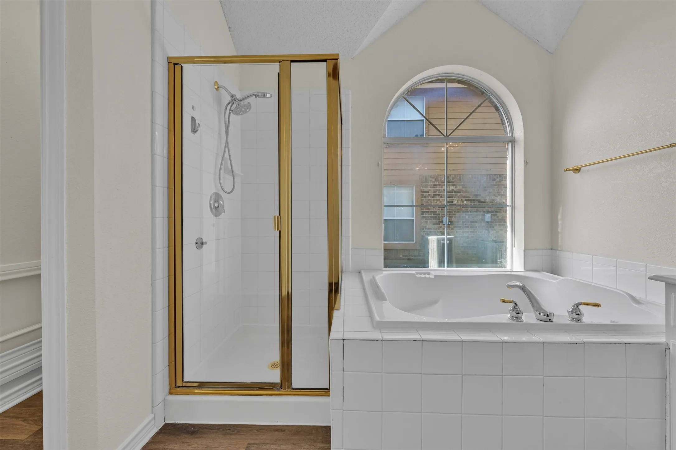 Single Family Residence For Rent in Tarrant County , 2202 Richmond Circle, Mansfield, Texas 76063, 4 Bedroom, 2 Bathroom, 2 Garage spaces, 2,321 Sqft, built in 1997, mls#21376242, Real Estate Agent in Mansfield, Homes For Rent in Tarrant county, Homes For Rent in Mansfield, Realtor in Mansfield Texas, Real Estate Brokerage Independent Realty Texas, Luminita Cordes Realtor