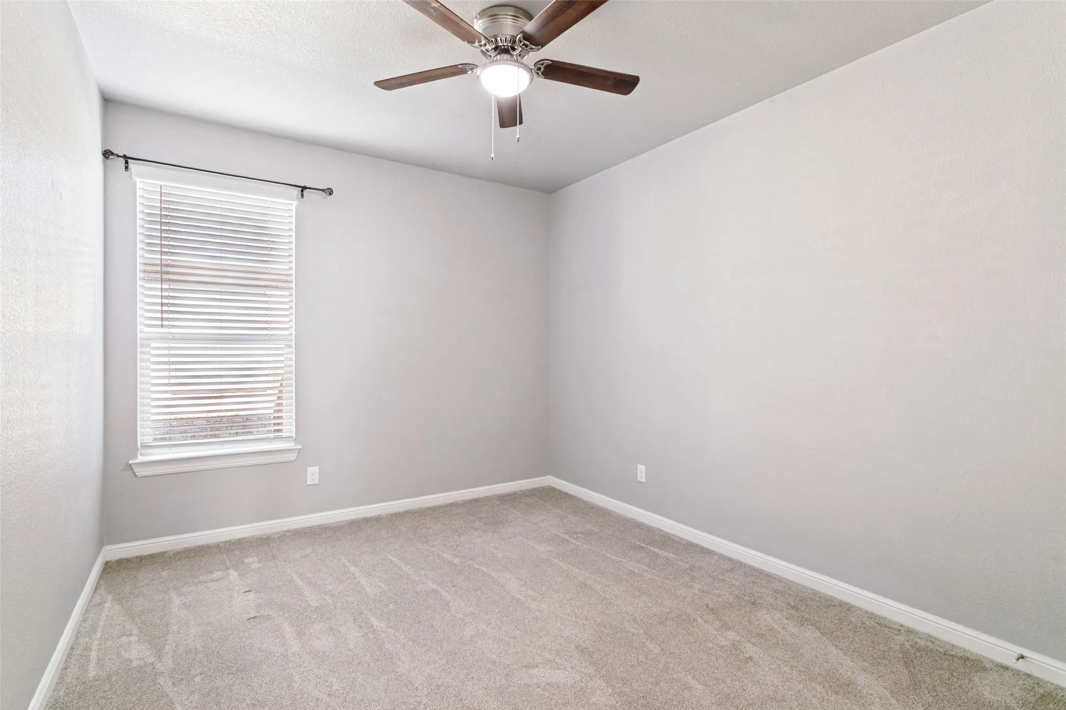 Single Family Residence For Sale in Tarrant County , 809 Key Deer Drive, Fort Worth, Texas 76028, 3 Bedroom, 2 Bathroom, 2 Garage spaces, 1,736 Sqft, built in 2019, mls#21376853, Real Estate Agent in Fort Worth, Homes For Sale in Tarrant county, Homes For Sale in Fort Worth, Realtor in Fort Worth Texas, Real Estate Brokerage Independent Realty Texas, Luminita Cordes Realtor