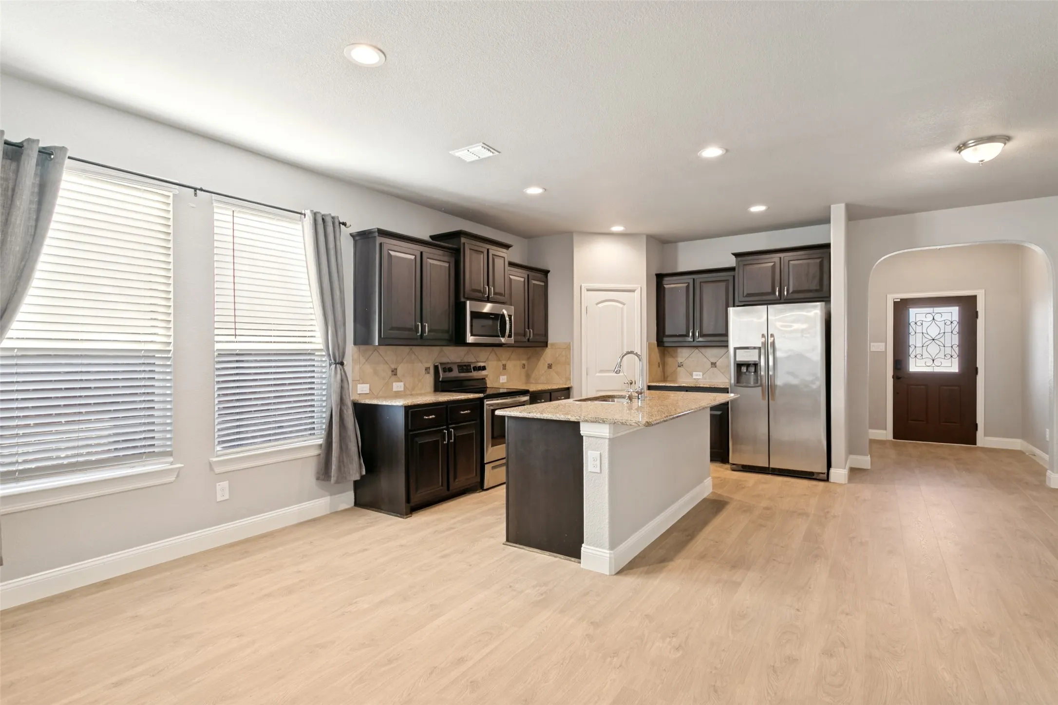 Single Family Residence For Sale in Tarrant County , 809 Key Deer Drive, Fort Worth, Texas 76028, 3 Bedroom, 2 Bathroom, 2 Garage spaces, 1,736 Sqft, built in 2019, mls#21376853, Real Estate Agent in Fort Worth, Homes For Sale in Tarrant county, Homes For Sale in Fort Worth, Realtor in Fort Worth Texas, Real Estate Brokerage Independent Realty Texas, Luminita Cordes Realtor