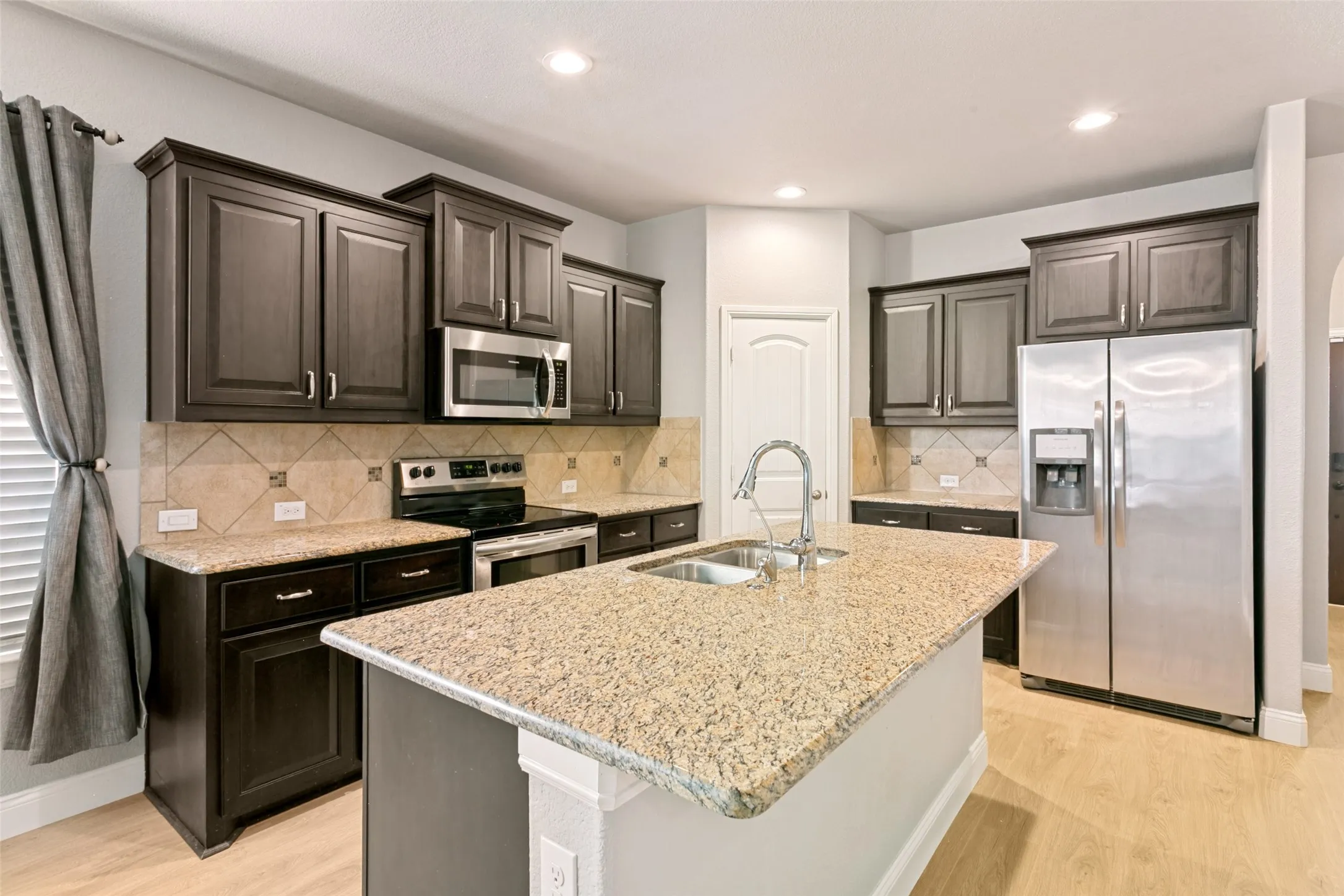 Single Family Residence For Sale in Tarrant County , 809 Key Deer Drive, Fort Worth, Texas 76028, 3 Bedroom, 2 Bathroom, 2 Garage spaces, 1,736 Sqft, built in 2019, mls#21376853, Real Estate Agent in Fort Worth, Homes For Sale in Tarrant county, Homes For Sale in Fort Worth, Realtor in Fort Worth Texas, Real Estate Brokerage Independent Realty Texas, Luminita Cordes Realtor