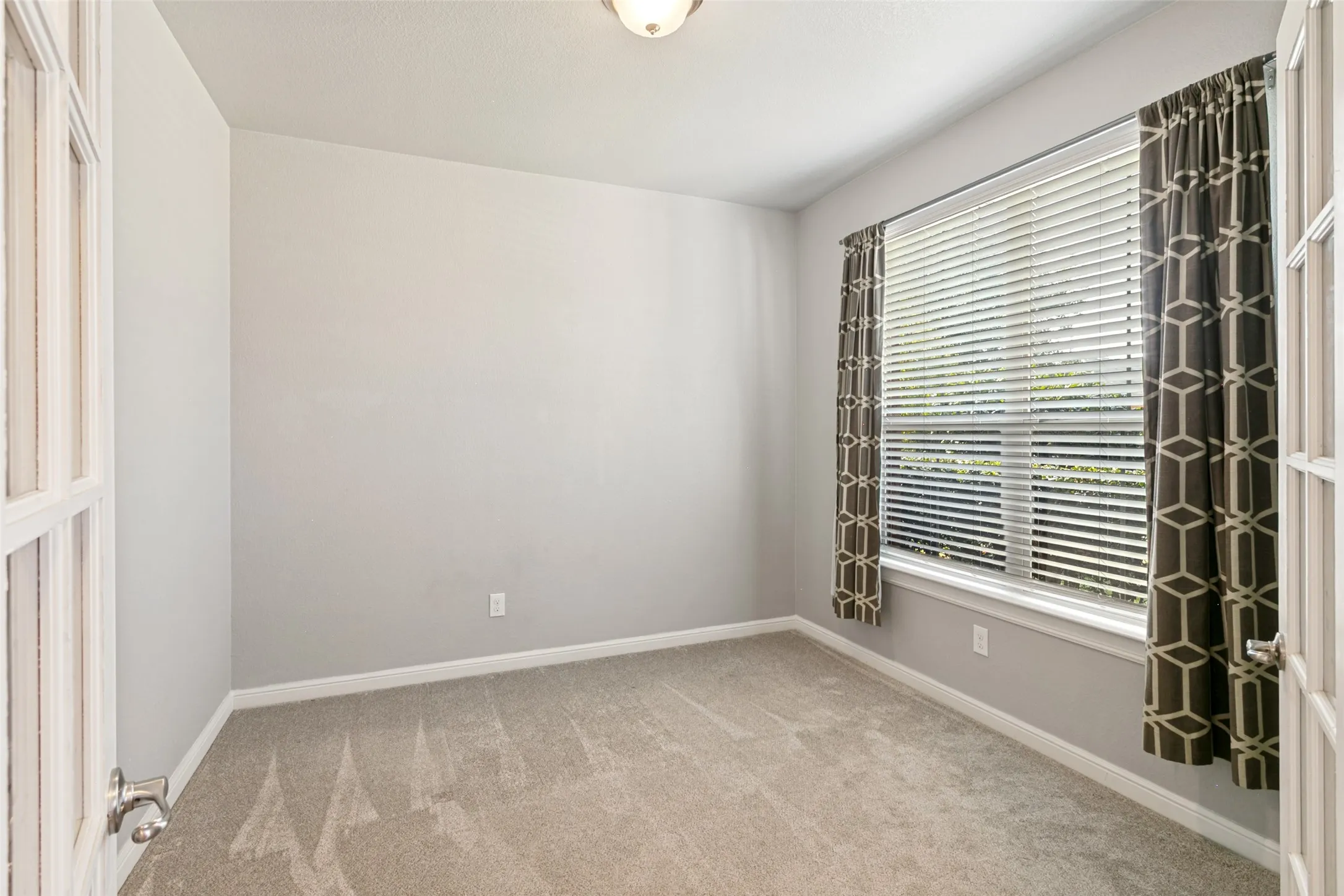 Single Family Residence For Sale in Tarrant County , 809 Key Deer Drive, Fort Worth, Texas 76028, 3 Bedroom, 2 Bathroom, 2 Garage spaces, 1,736 Sqft, built in 2019, mls#21376853, Real Estate Agent in Fort Worth, Homes For Sale in Tarrant county, Homes For Sale in Fort Worth, Realtor in Fort Worth Texas, Real Estate Brokerage Independent Realty Texas, Luminita Cordes Realtor