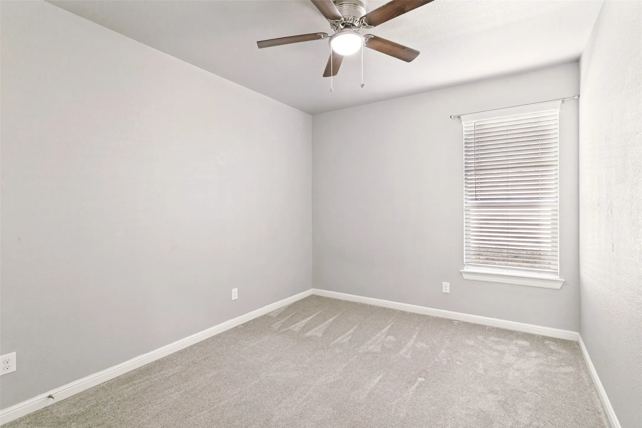 Single Family Residence For Sale in Tarrant County , 809 Key Deer Drive, Fort Worth, Texas 76028, 3 Bedroom, 2 Bathroom, 2 Garage spaces, 1,736 Sqft, built in 2019, mls#21376853, Real Estate Agent in Fort Worth, Homes For Sale in Tarrant county, Homes For Sale in Fort Worth, Realtor in Fort Worth Texas, Real Estate Brokerage Independent Realty Texas, Luminita Cordes Realtor