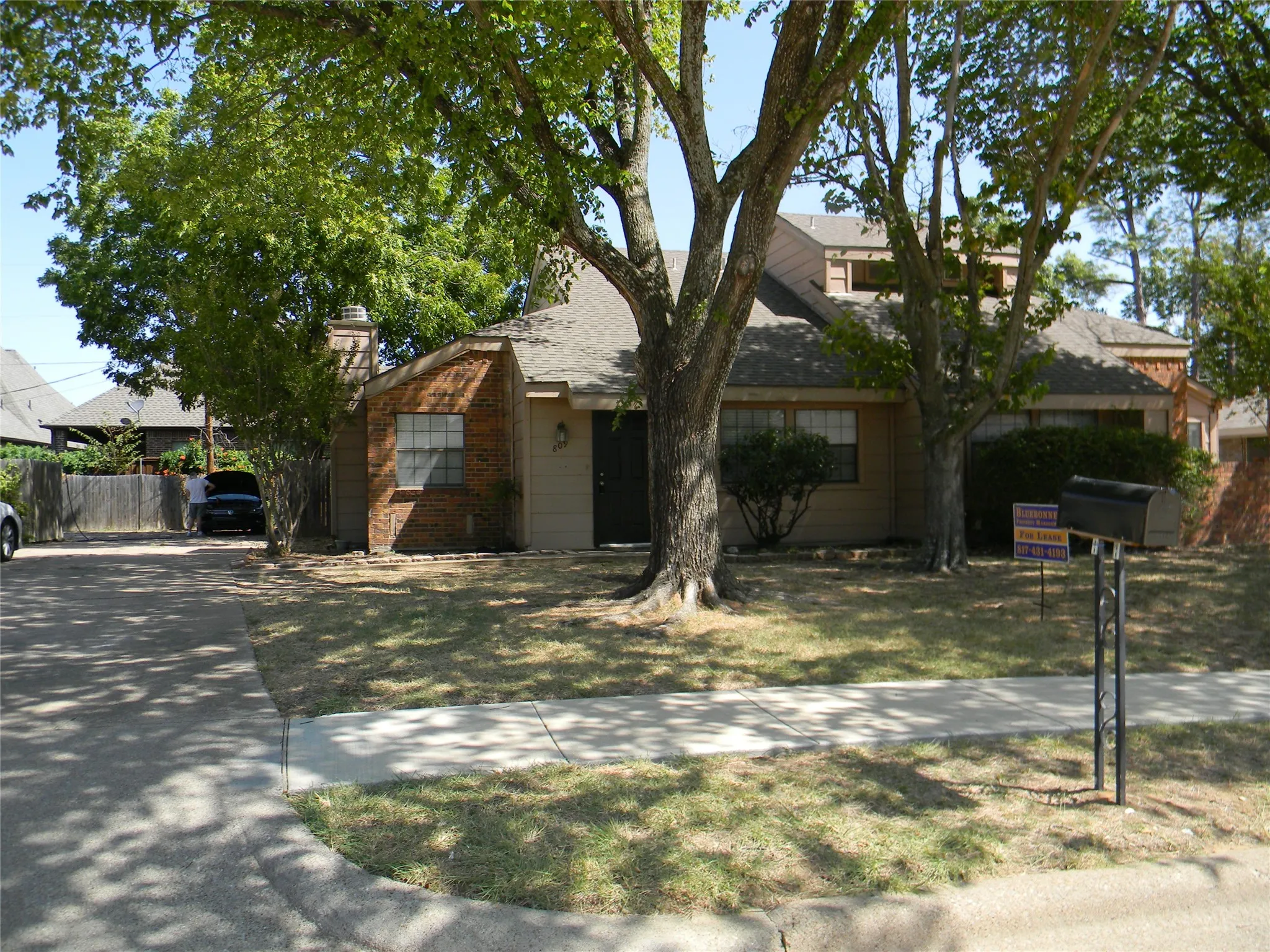 Duplex For Rent in Tarrant County , 811 Windcrest Drive, Keller, Texas 76248, 2 Bedroom, 2 Bathroom, Garage spaces, 986 Sqft, built in 1983, mls#21377615, Real Estate Agent in Keller, Homes For Rent in Tarrant county, Homes For Rent in Keller, Realtor in Keller Texas, Real Estate Brokerage Independent Realty Texas, Luminita Cordes Realtor