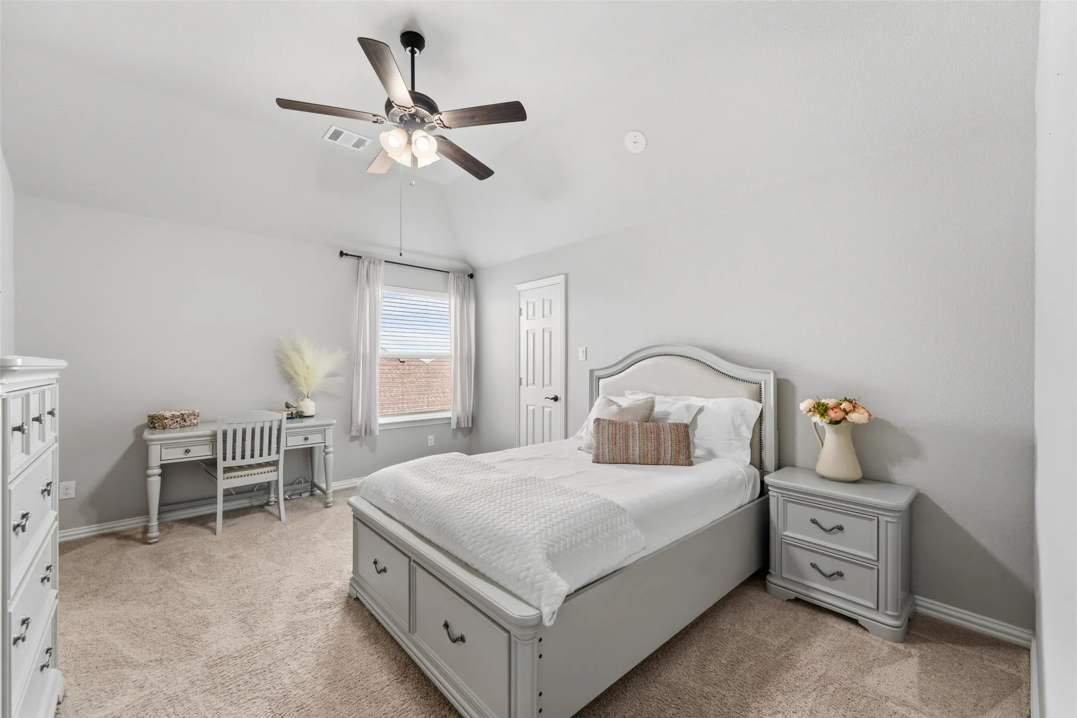 Single Family Residence For Sale in Collin County , 701 Featherstone Lane, Prosper, Texas 75078, 6 Bedroom, 4 Bathroom, 4 Garage spaces, 4,950 Sqft, built in 2020, mls#21375803, Real Estate Agent in Prosper, Homes For Sale in Collin county, Homes For Sale in Prosper, Realtor in Prosper Texas, Real Estate Brokerage Independent Realty Texas, Luminita Cordes Realtor